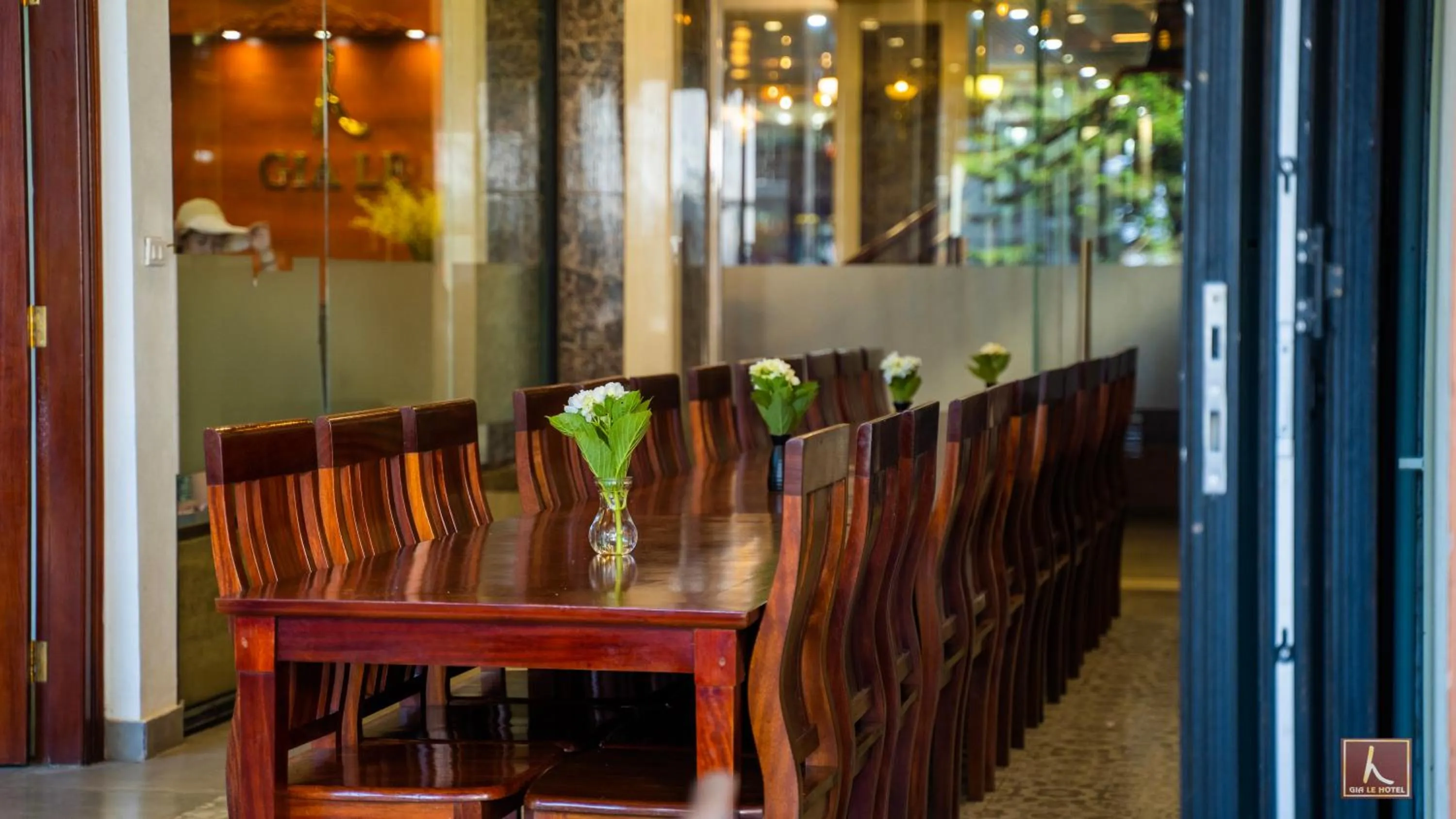 Seating area in Gia Le Hotel