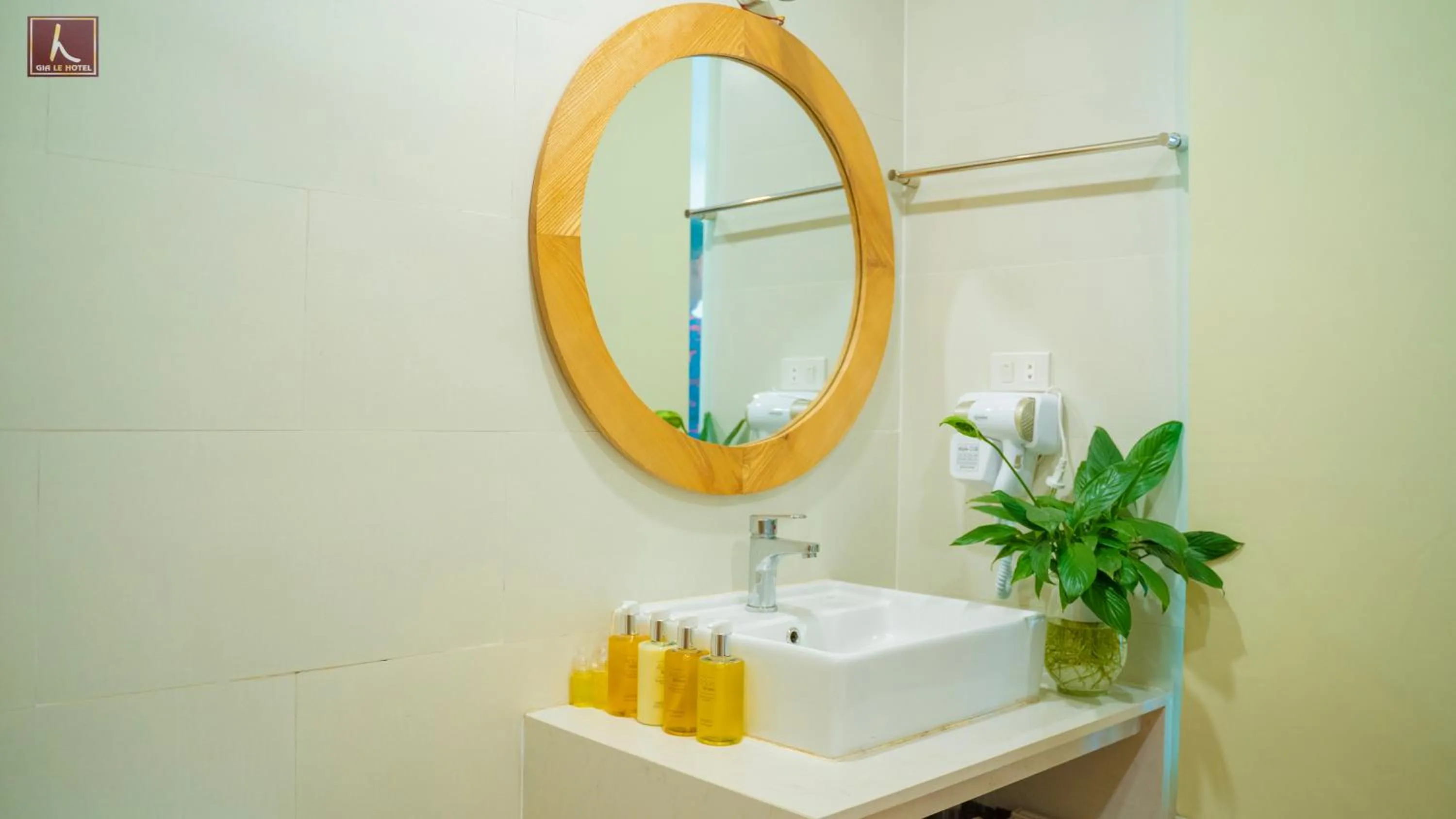 Bathroom in Gia Le Hotel