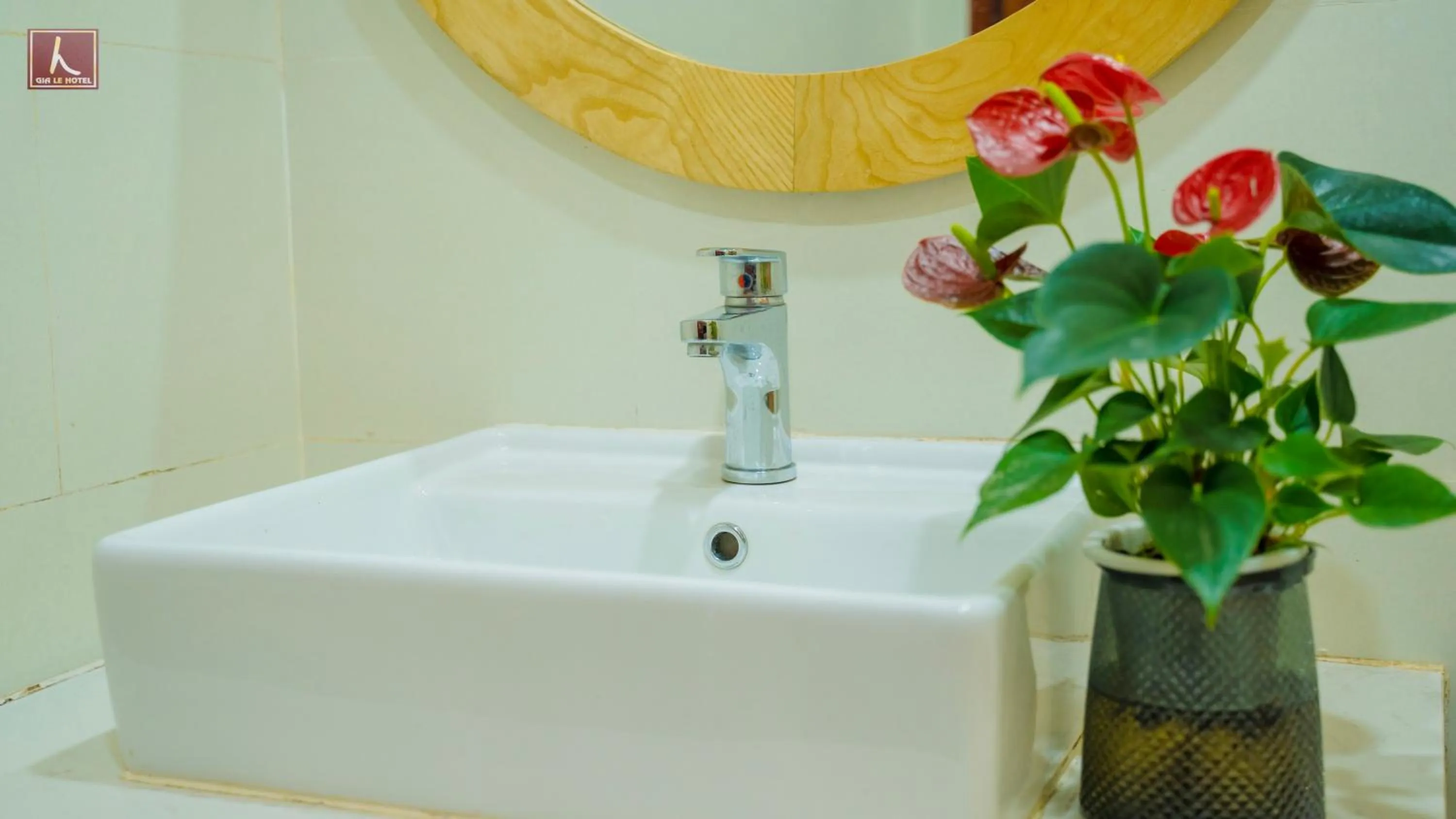 Bathroom in Gia Le Hotel