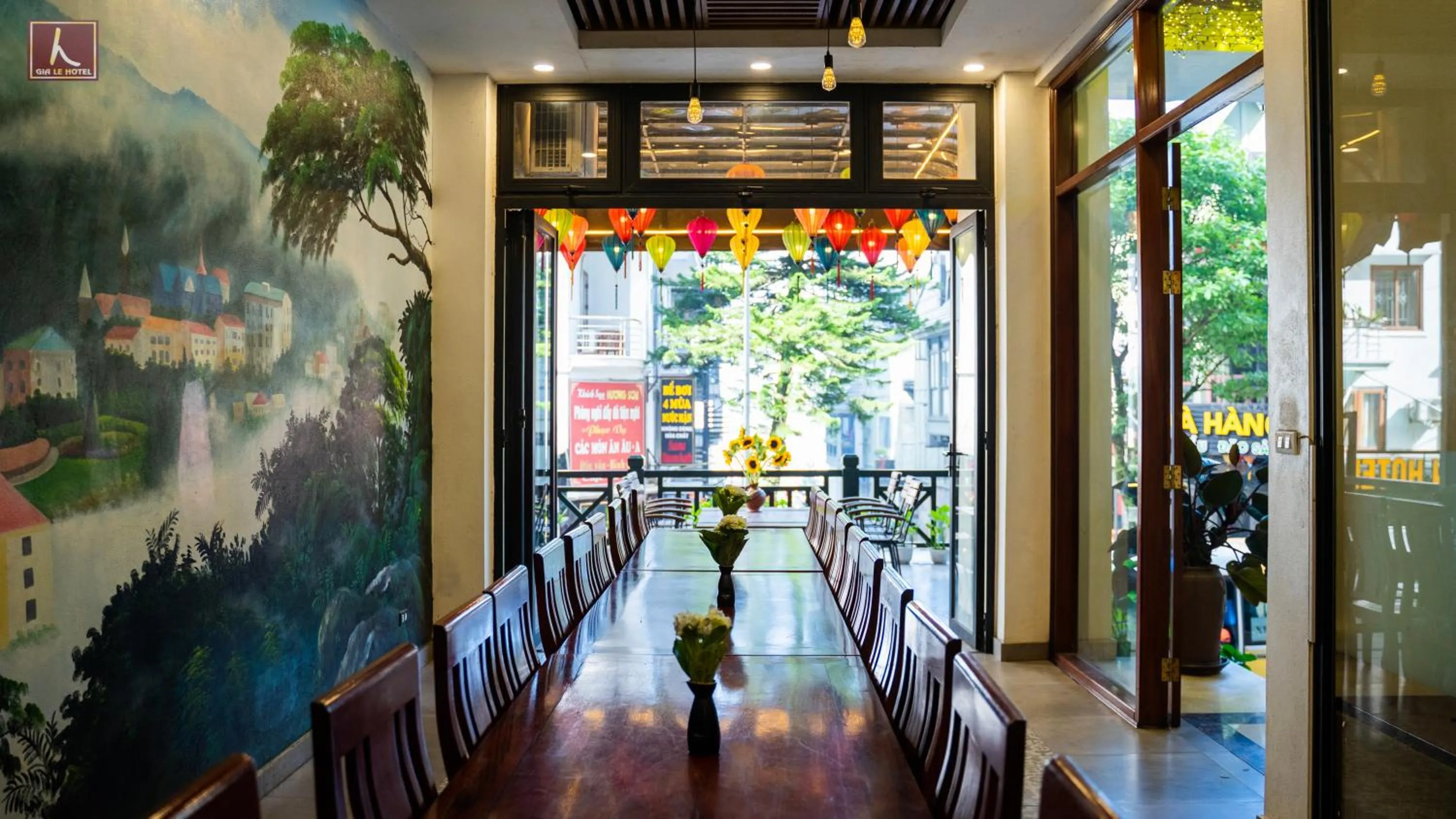 Restaurant/places to eat in Gia Le Hotel