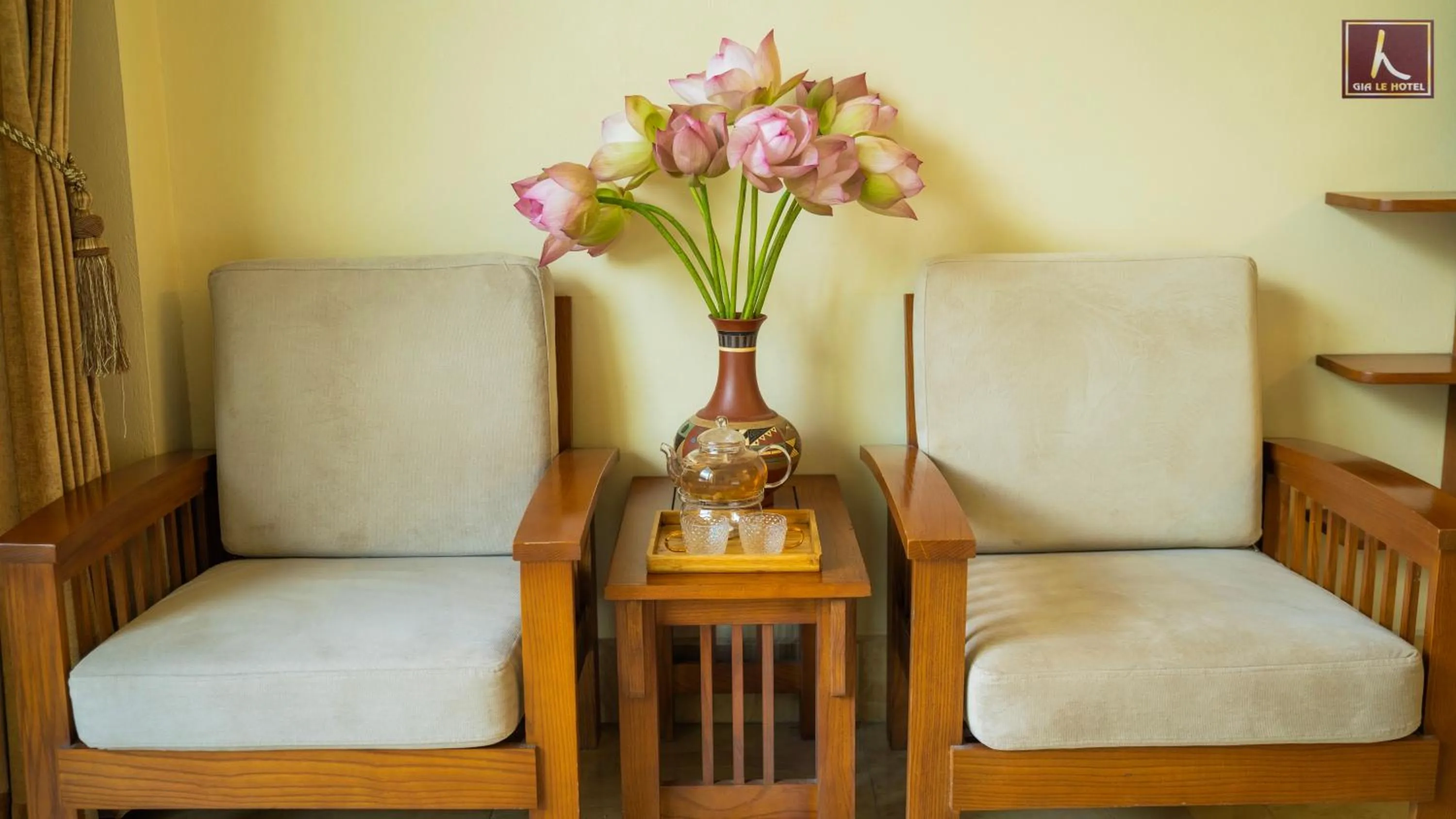 Seating area in Gia Le Hotel