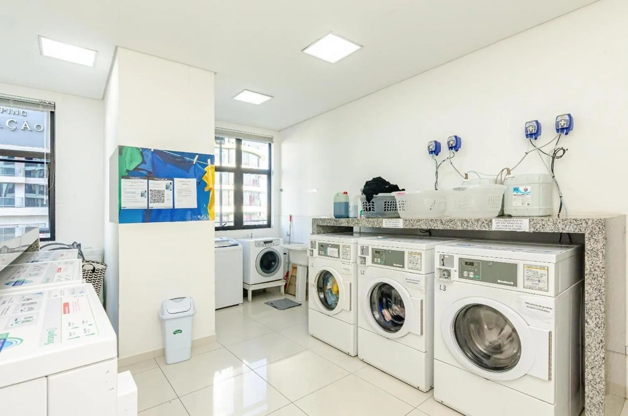 Apto em frente ao shopping com piscina aquecida