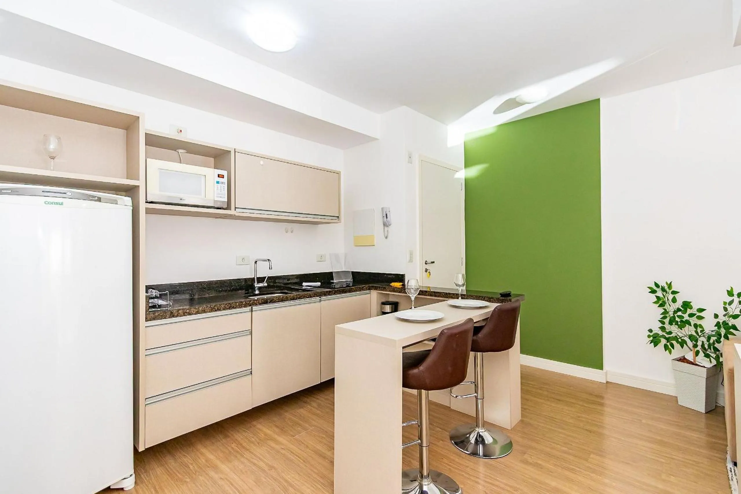 Apto em frente ao shopping com piscina aquecida