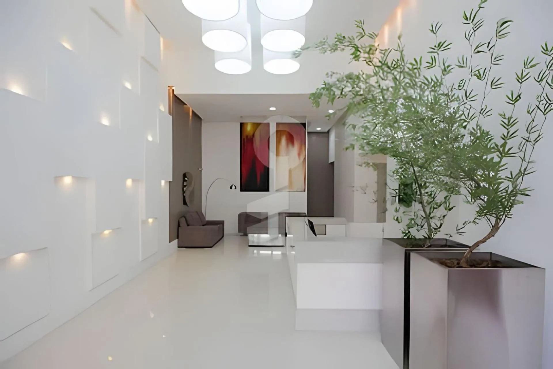 Apto em frente ao shopping com piscina aquecida