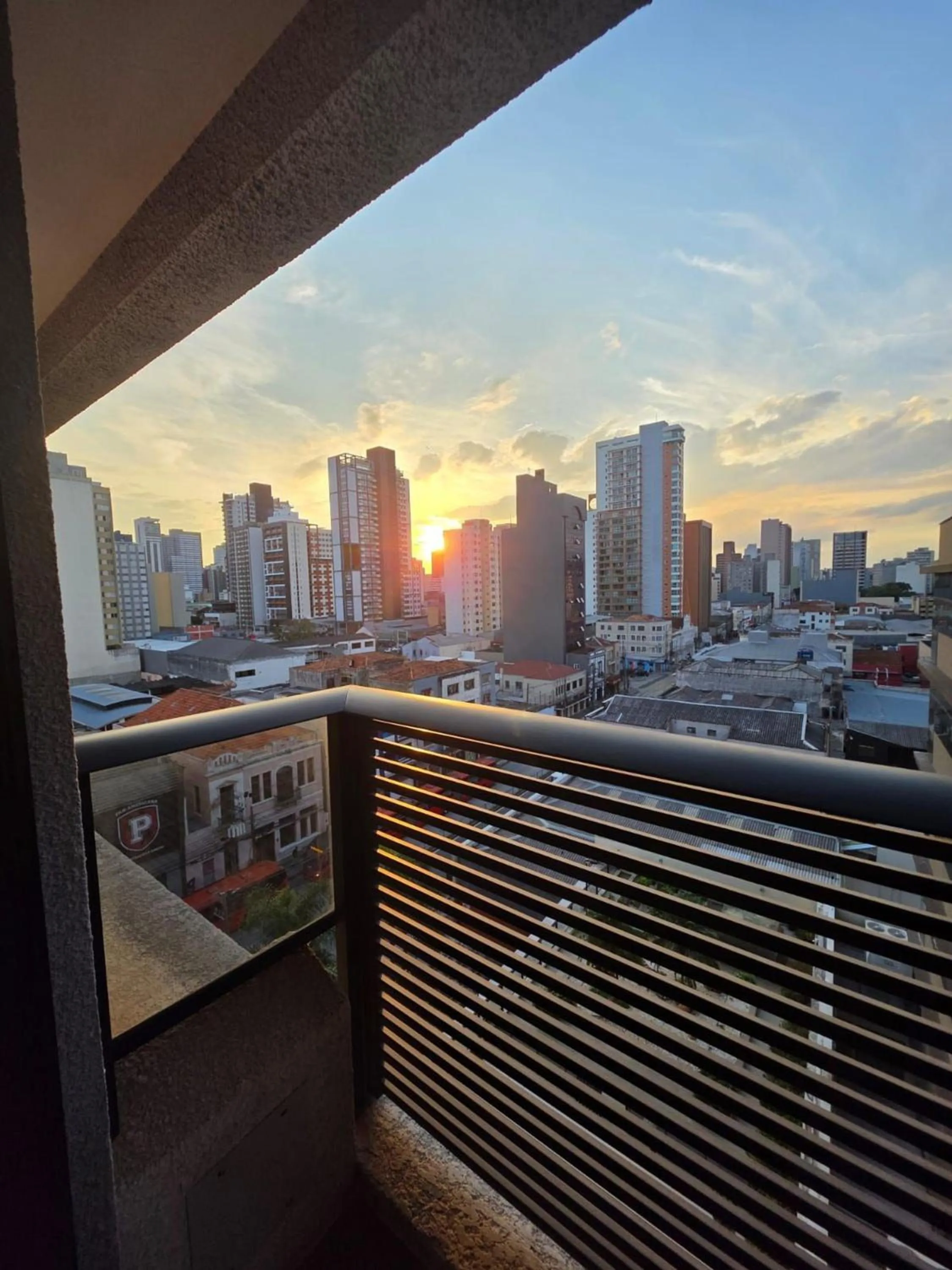 Apto em frente ao shopping com piscina aquecida