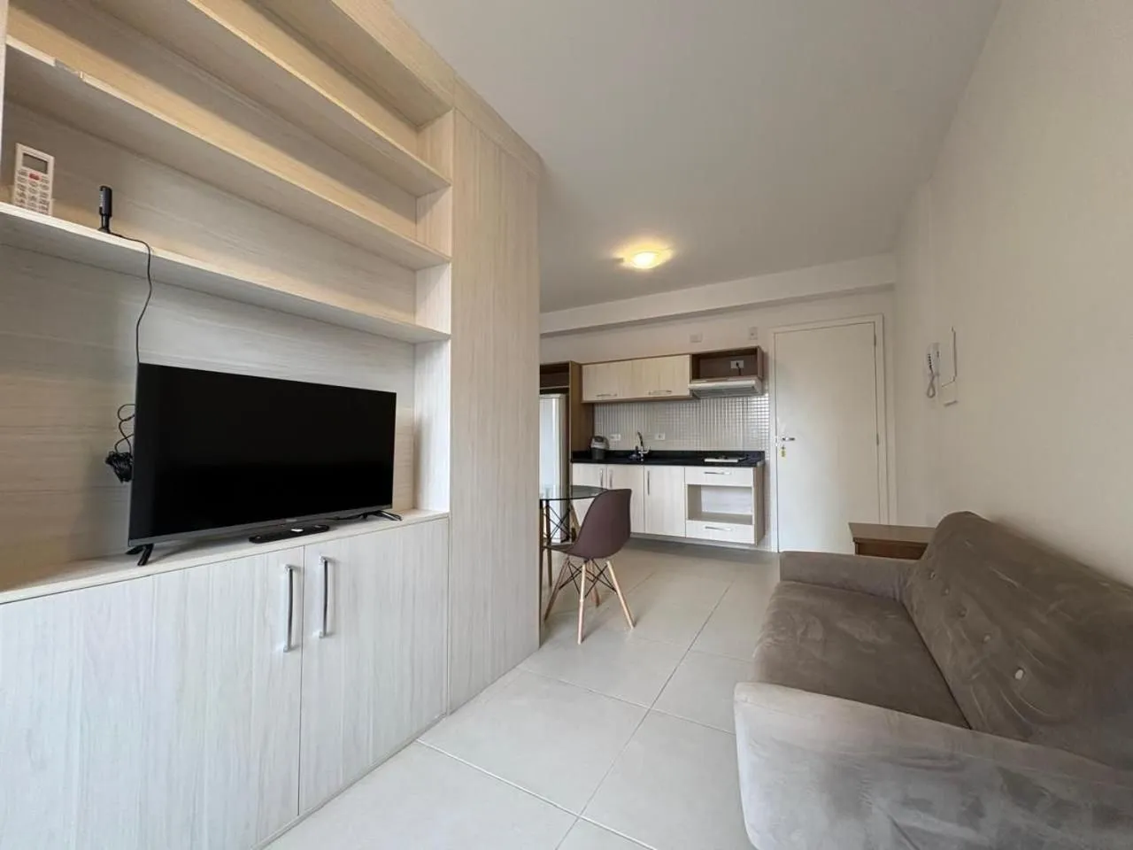 Apto em frente ao shopping com piscina aquecida