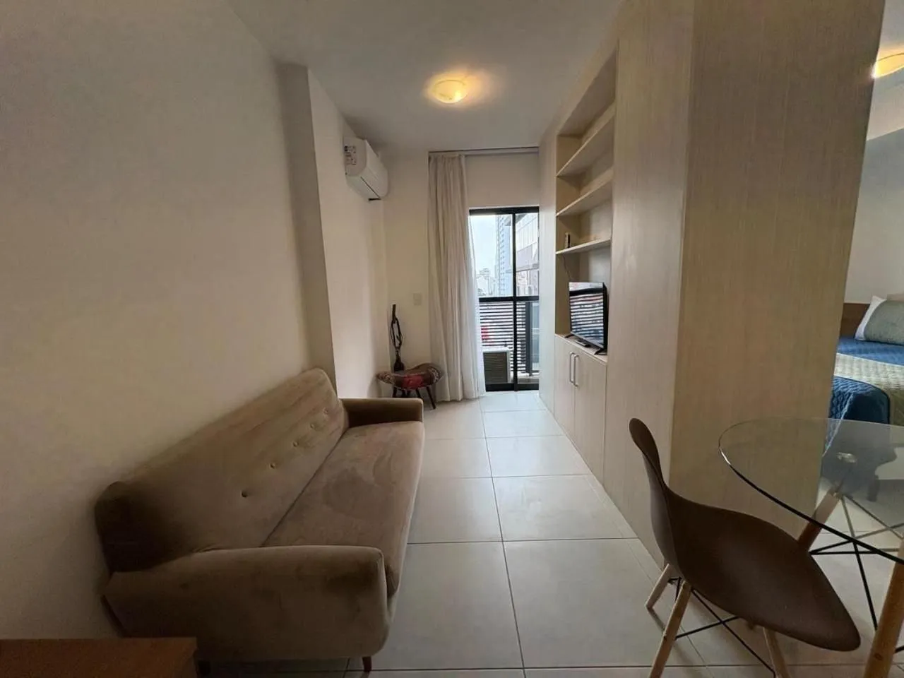 Apto em frente ao shopping com piscina aquecida