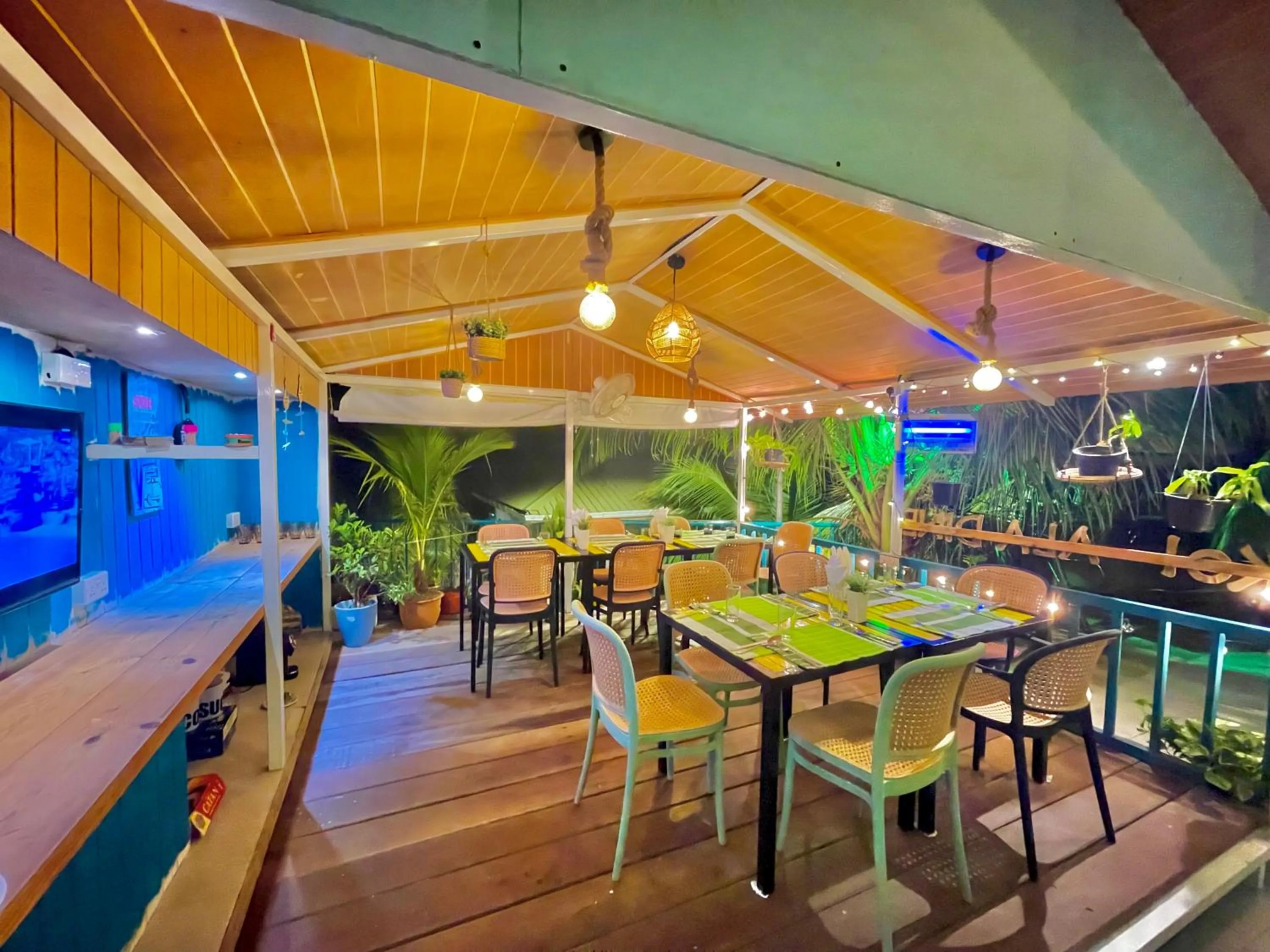 Restaurant/places to eat in Koimala Hotel