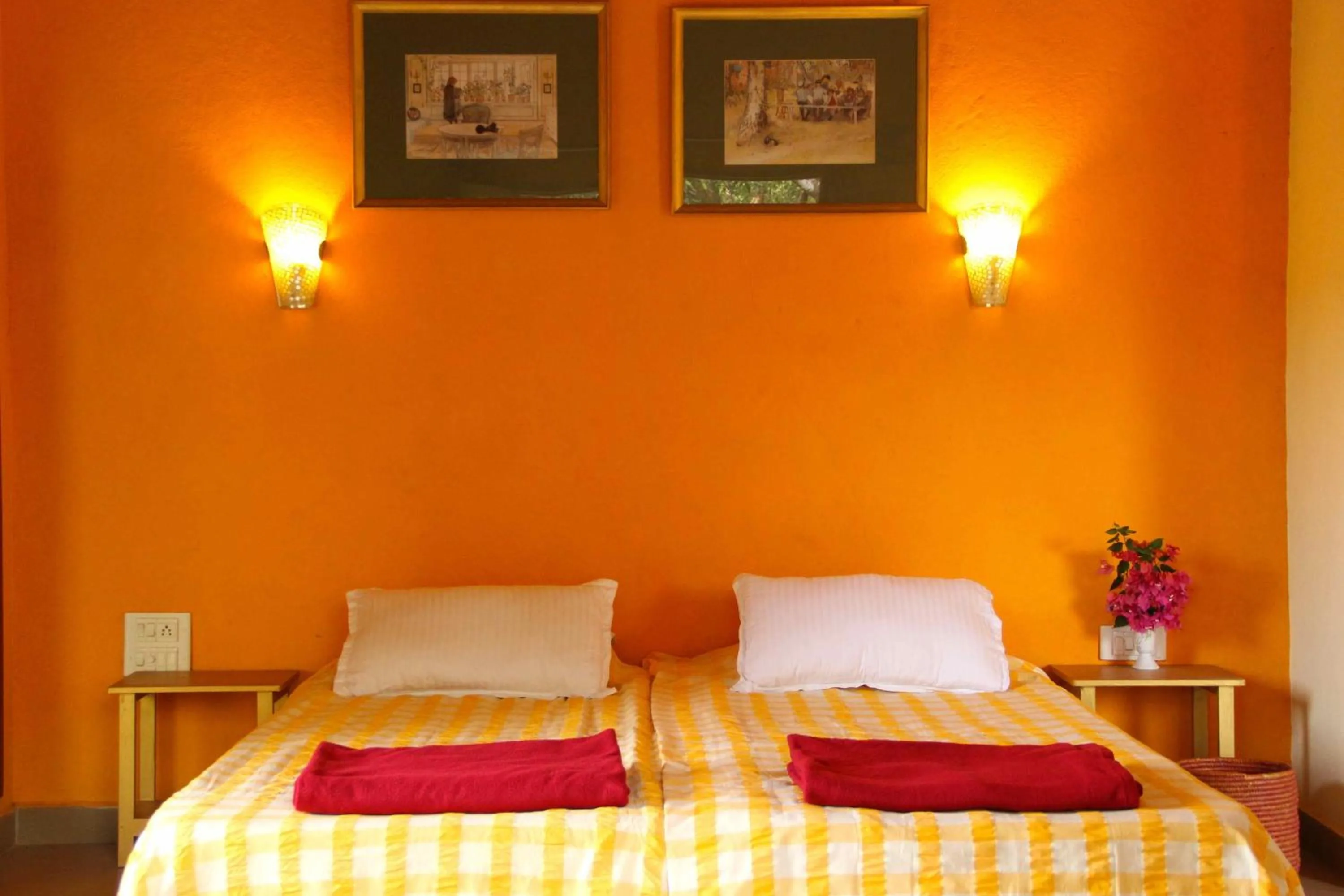 Photo of the whole room, Bed in Michèle's Garden