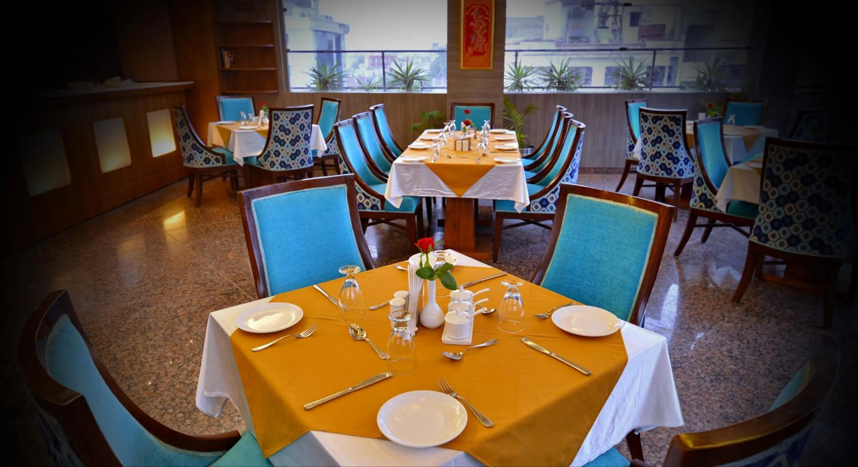 Restaurant/places to eat in Hotel Seven Hills Tower