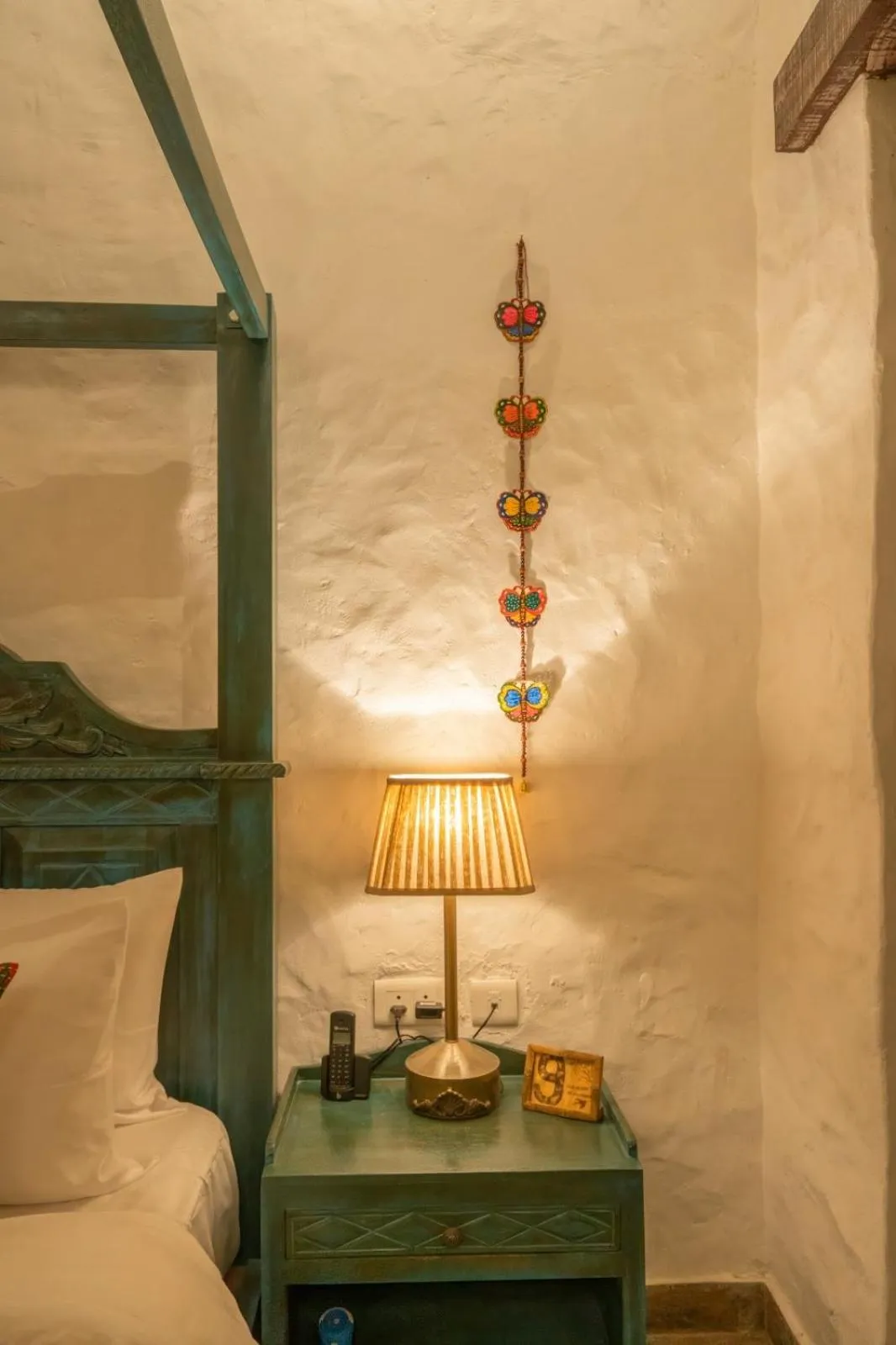 Bed in Paatlidun Safari Lodge, Jim Corbett