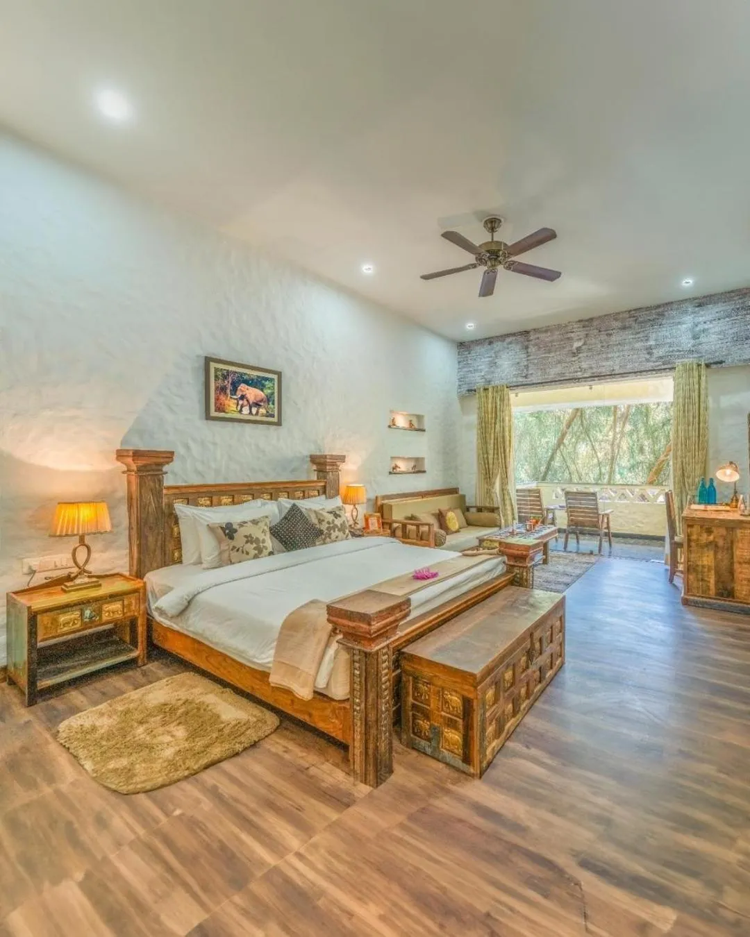 Bed in Paatlidun Safari Lodge, Jim Corbett