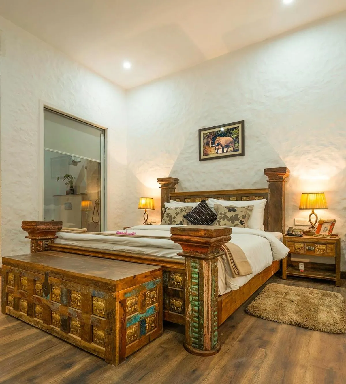 Bed in Paatlidun Safari Lodge, Jim Corbett