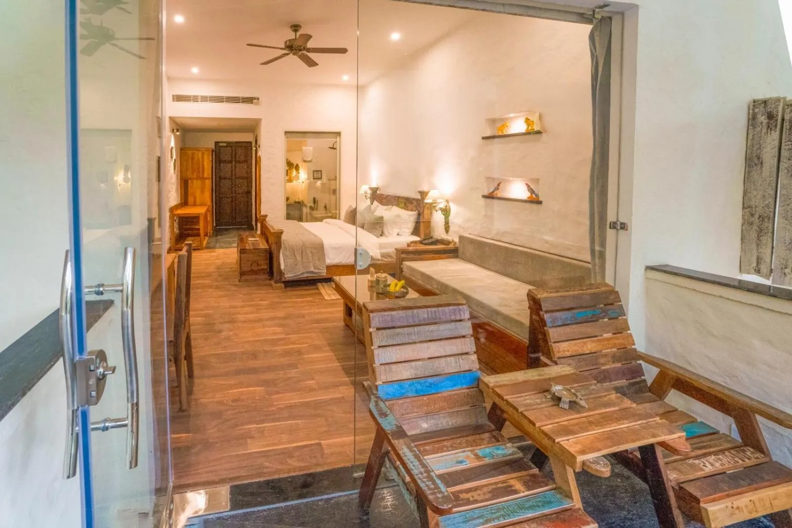 Bedroom in Paatlidun Safari Lodge, Jim Corbett