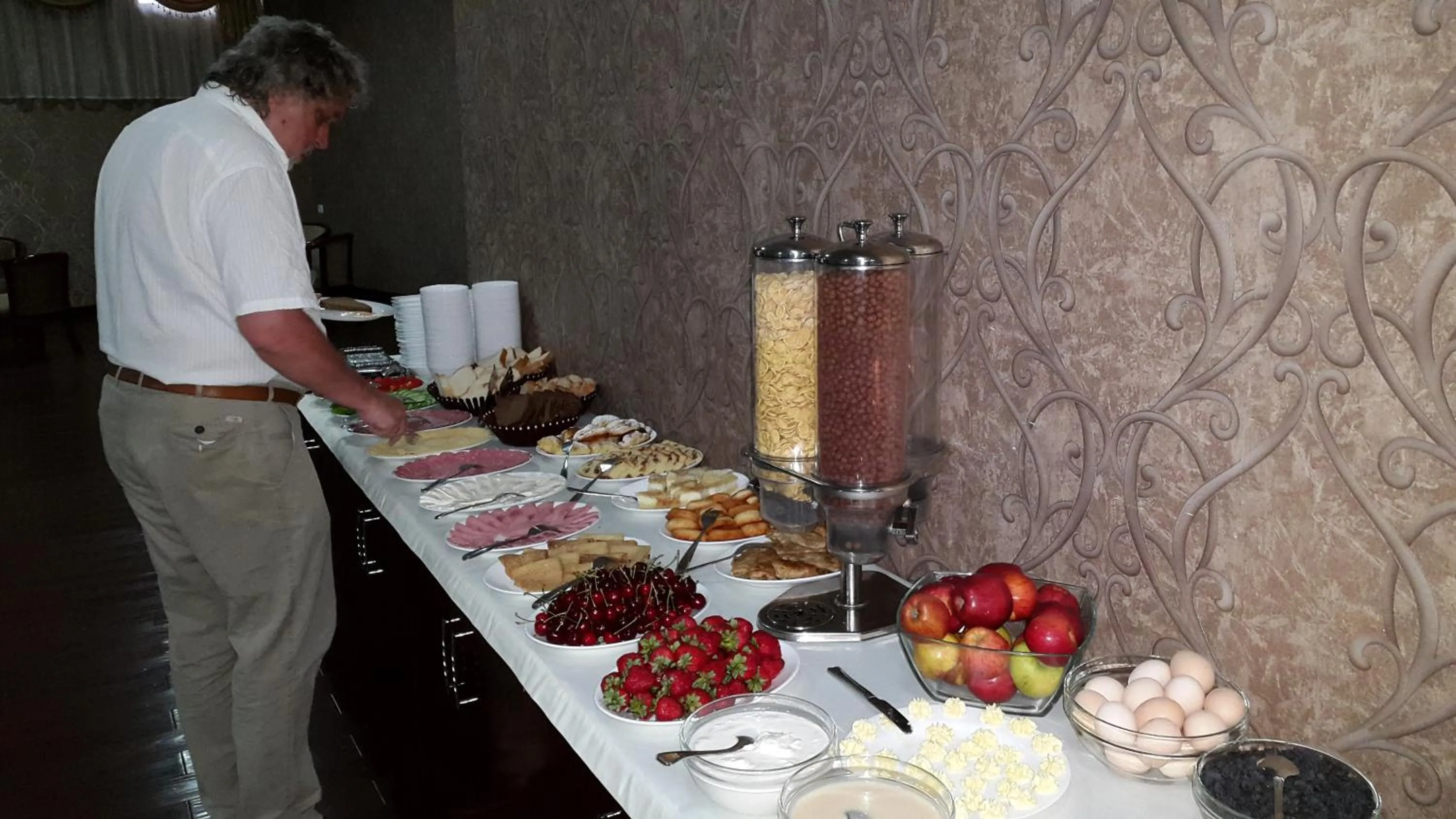 Restaurant/places to eat in Hotel Diyora