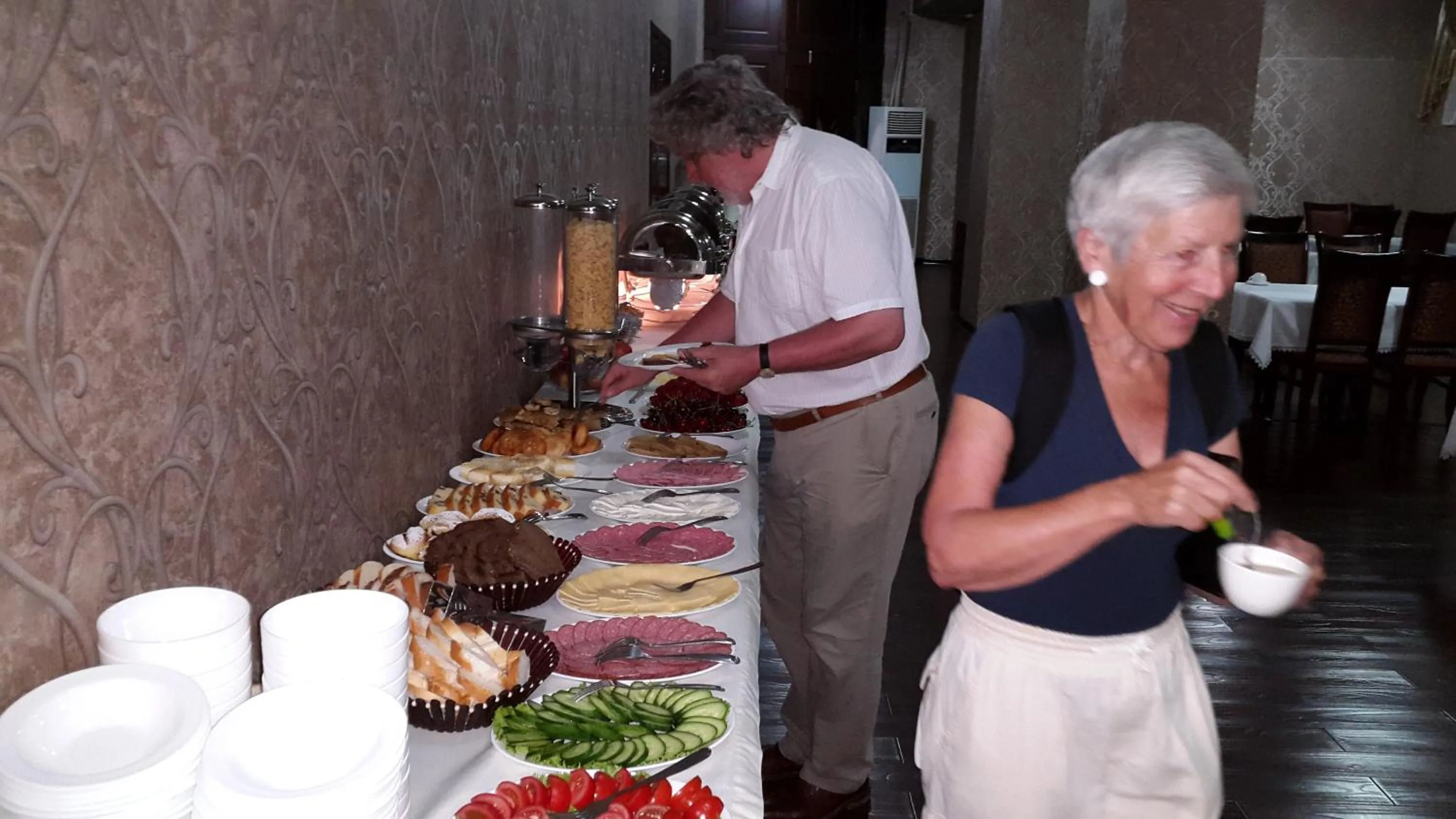 Restaurant/places to eat in Hotel Diyora