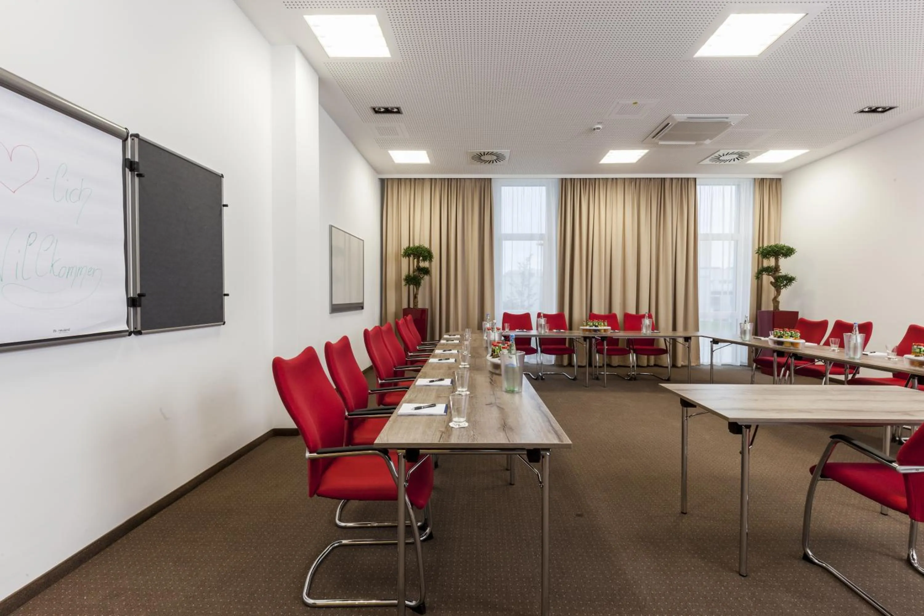 Restaurant/places to eat in Star G Hotel Premium München Domagkstraße