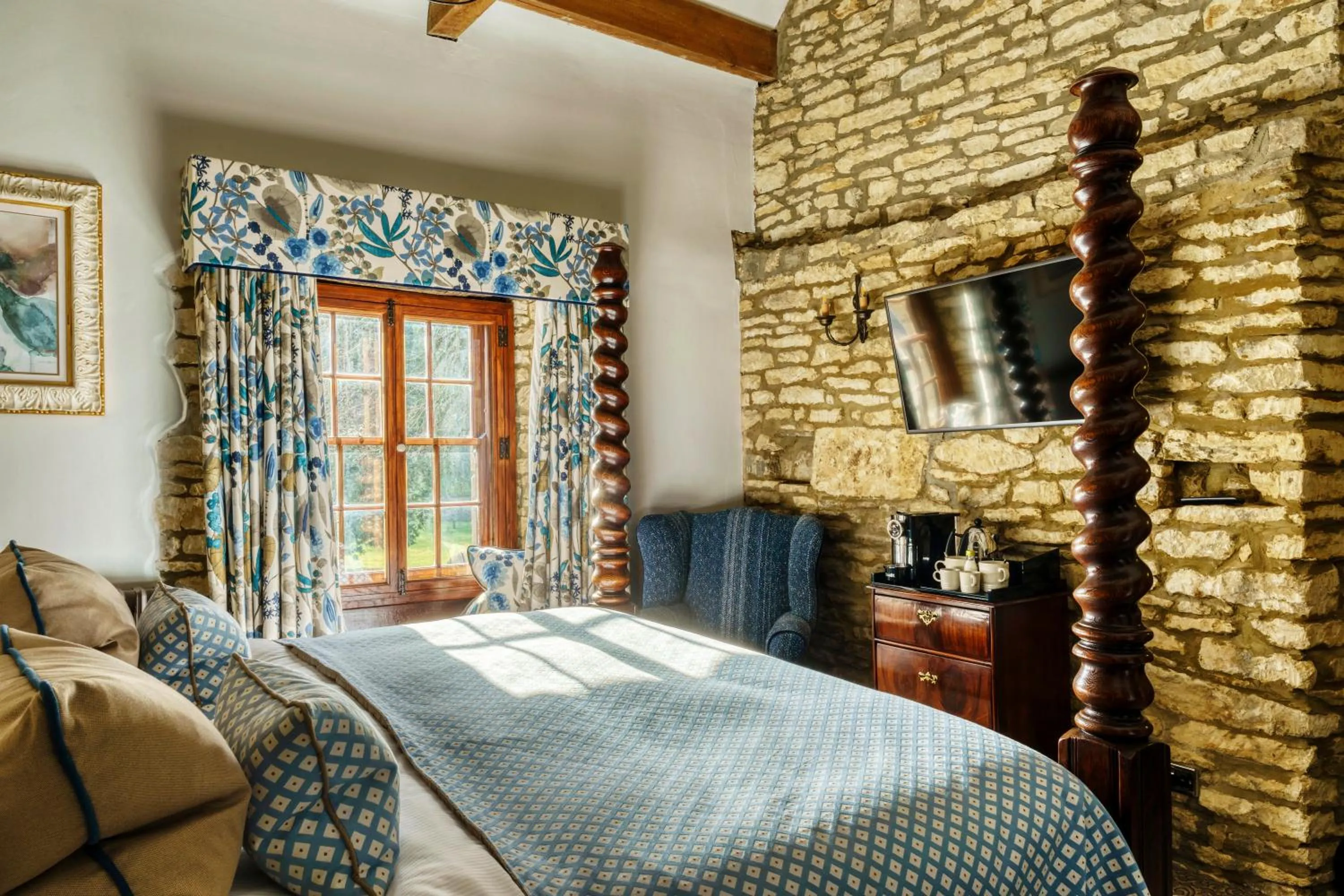 Photo of the whole room, Bed in The Manor House Hotel and Golf Club