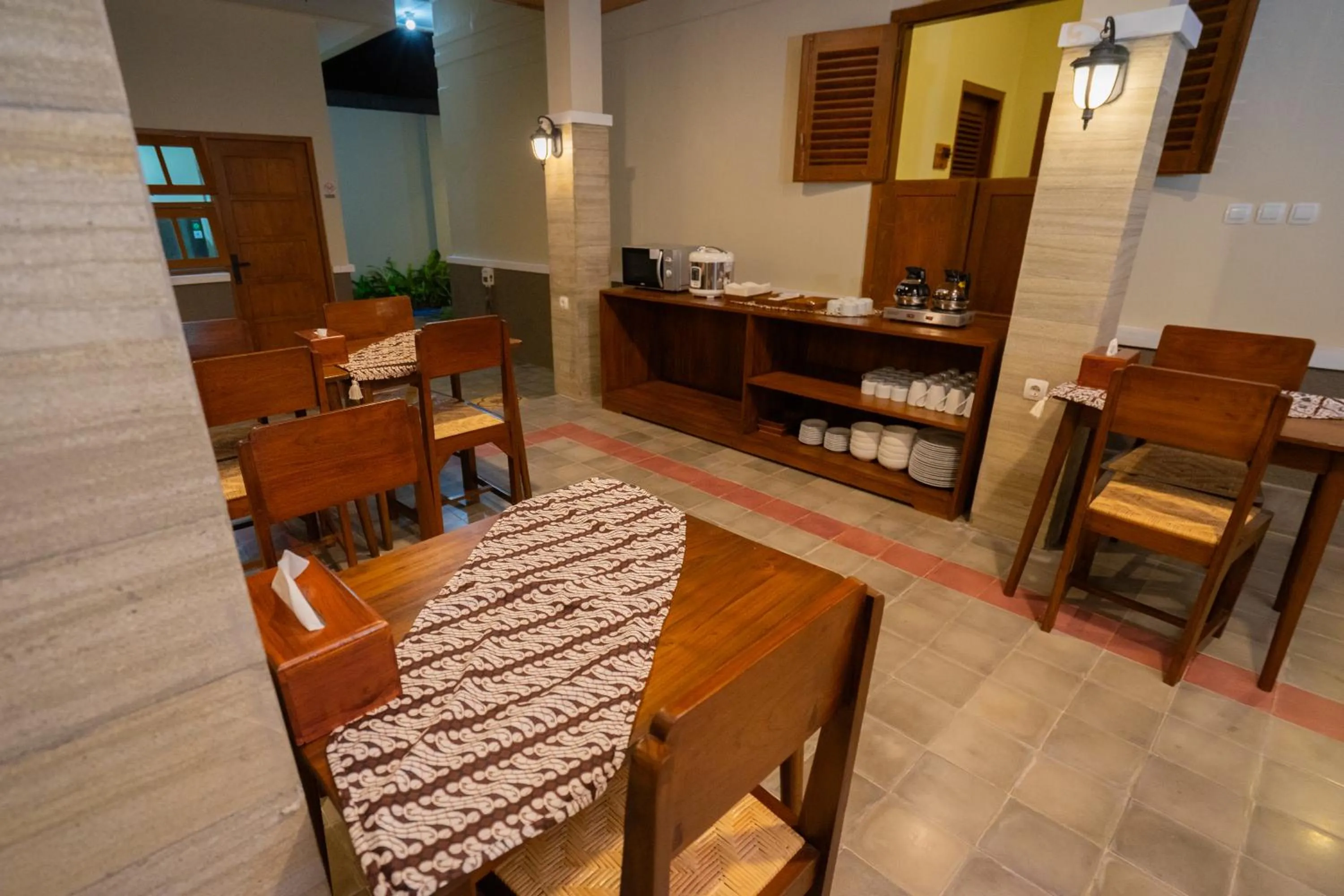 Dining area in Yuwono Hotel & Villa Malioboro