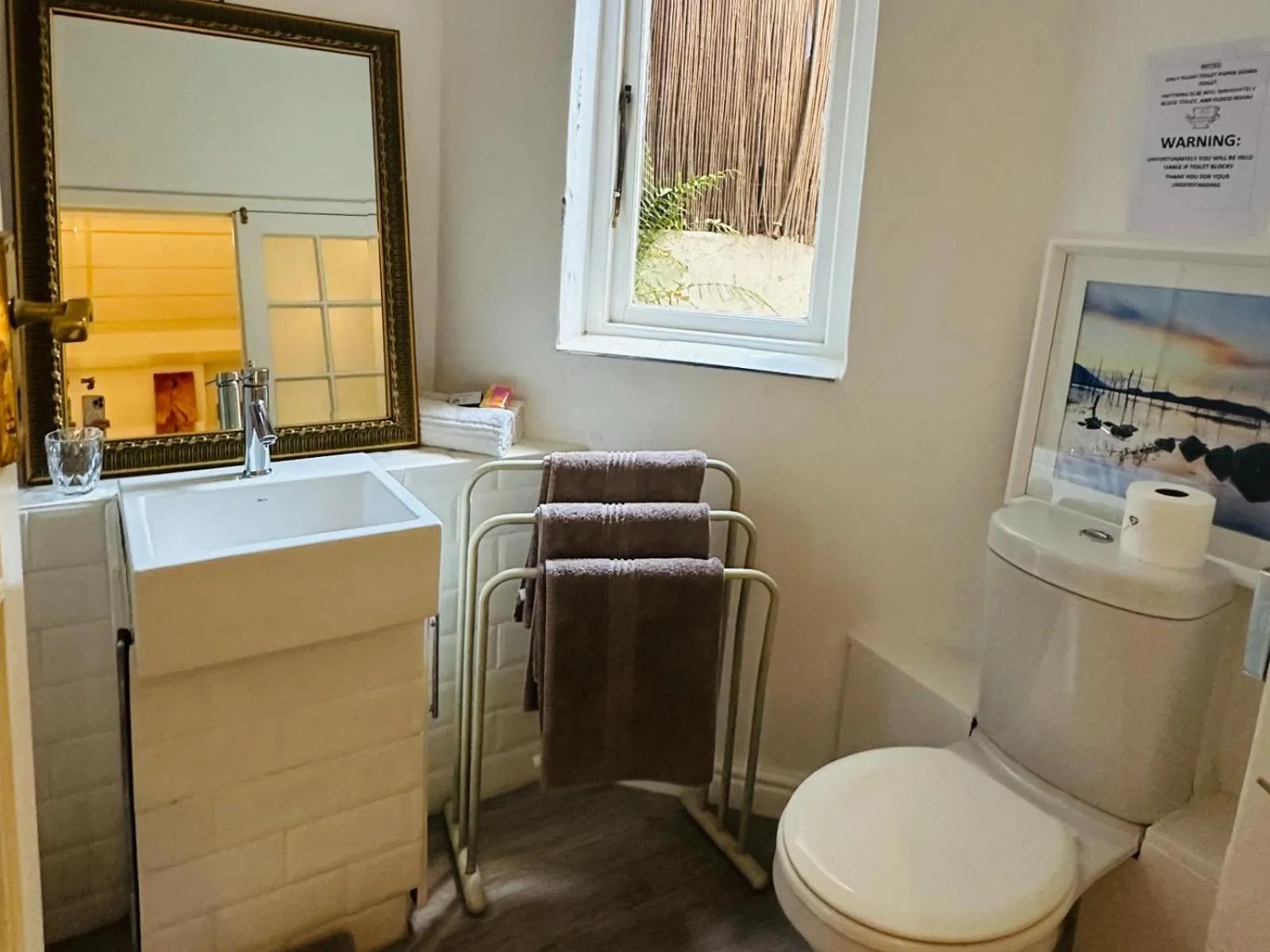 Toilet in Ashby Manor Guest House