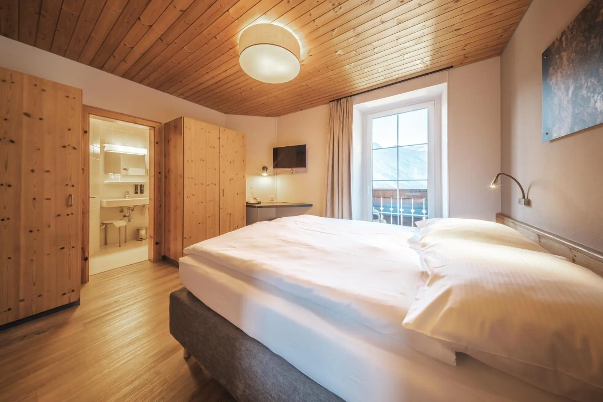 Photo of the whole room, Bed in Hotel Quellenhof - Self Check-in & Adults Only