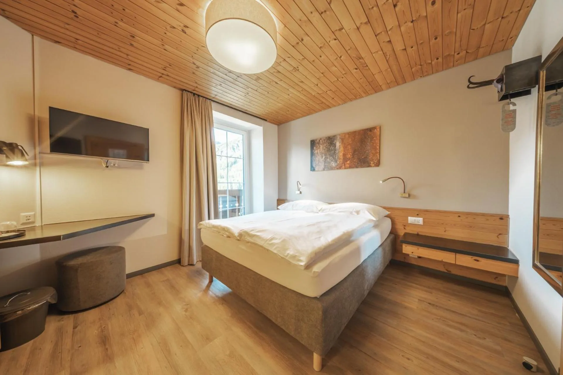 Photo of the whole room, Bed in Hotel Quellenhof - Self Check-in & Adults Only