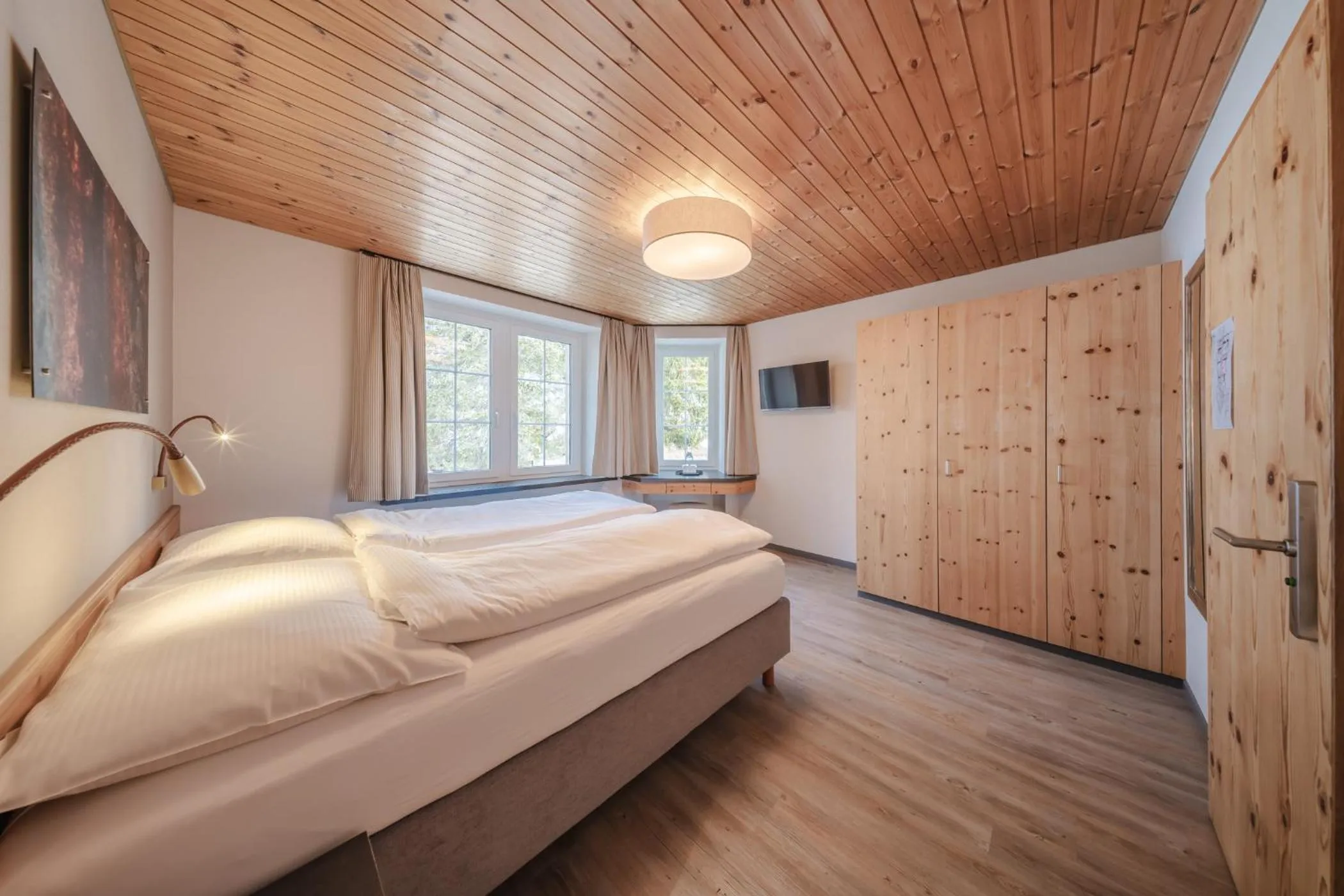 Photo of the whole room, Bed in Hotel Quellenhof - Self Check-in & Adults Only