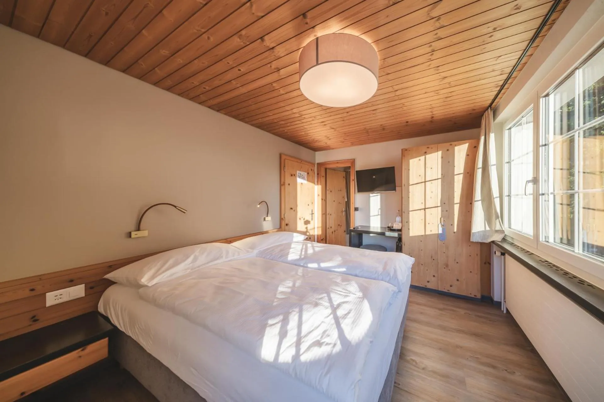 Photo of the whole room, Bed in Hotel Quellenhof - Self Check-in & Adults Only