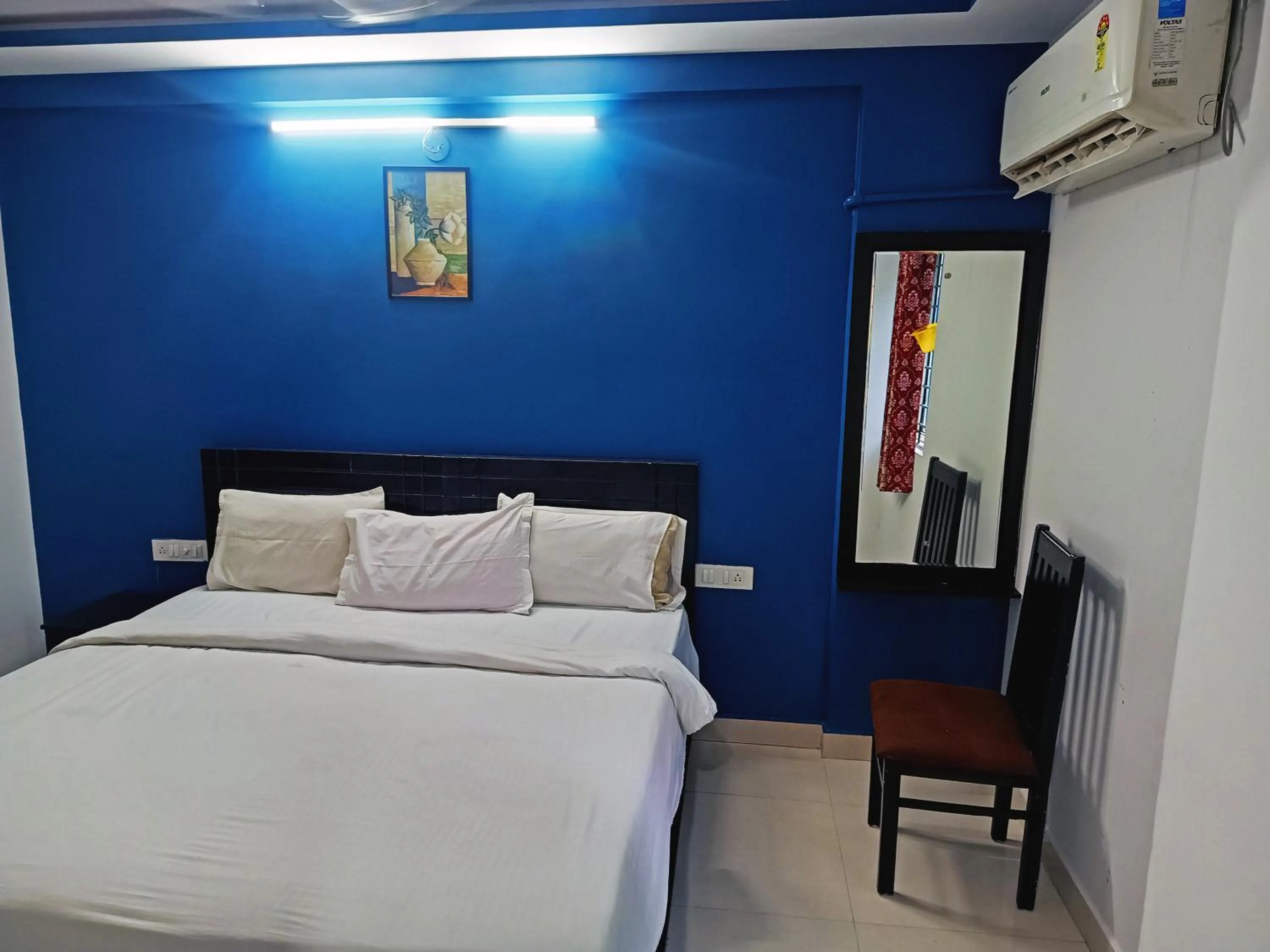 Bedroom in Delta Inn Madiwala