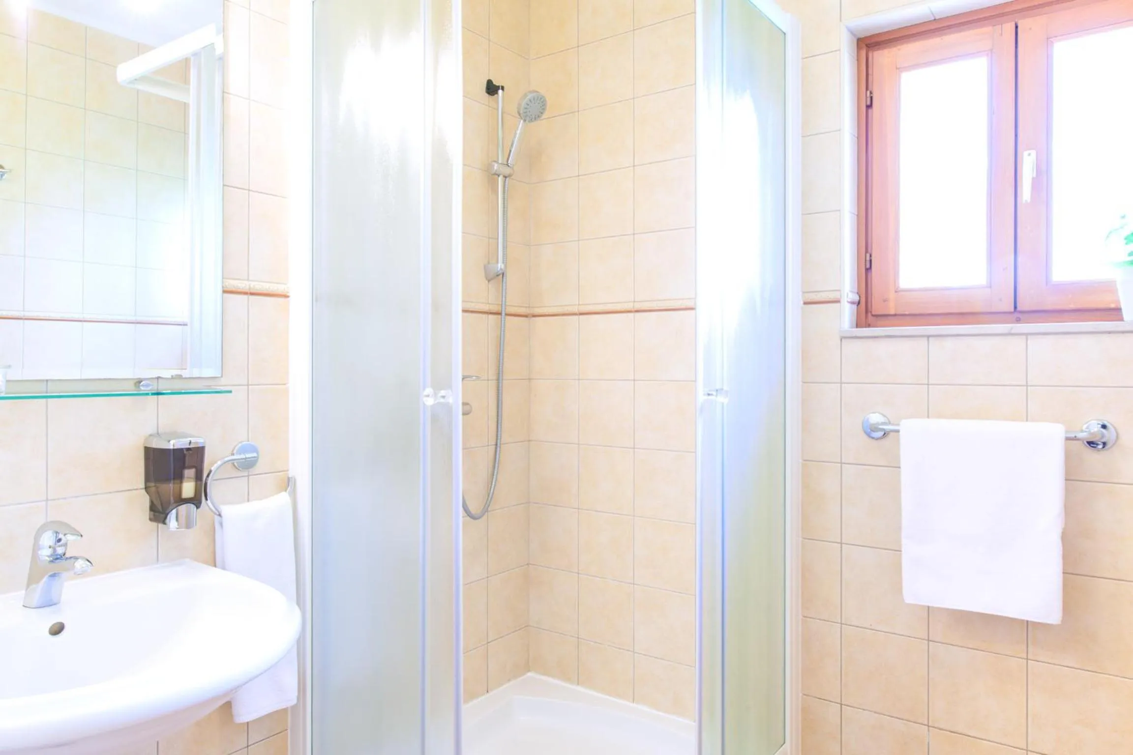 Shower in Villa Cvita 80 m from the sea, free breakfast - DIRECT LANDLORD