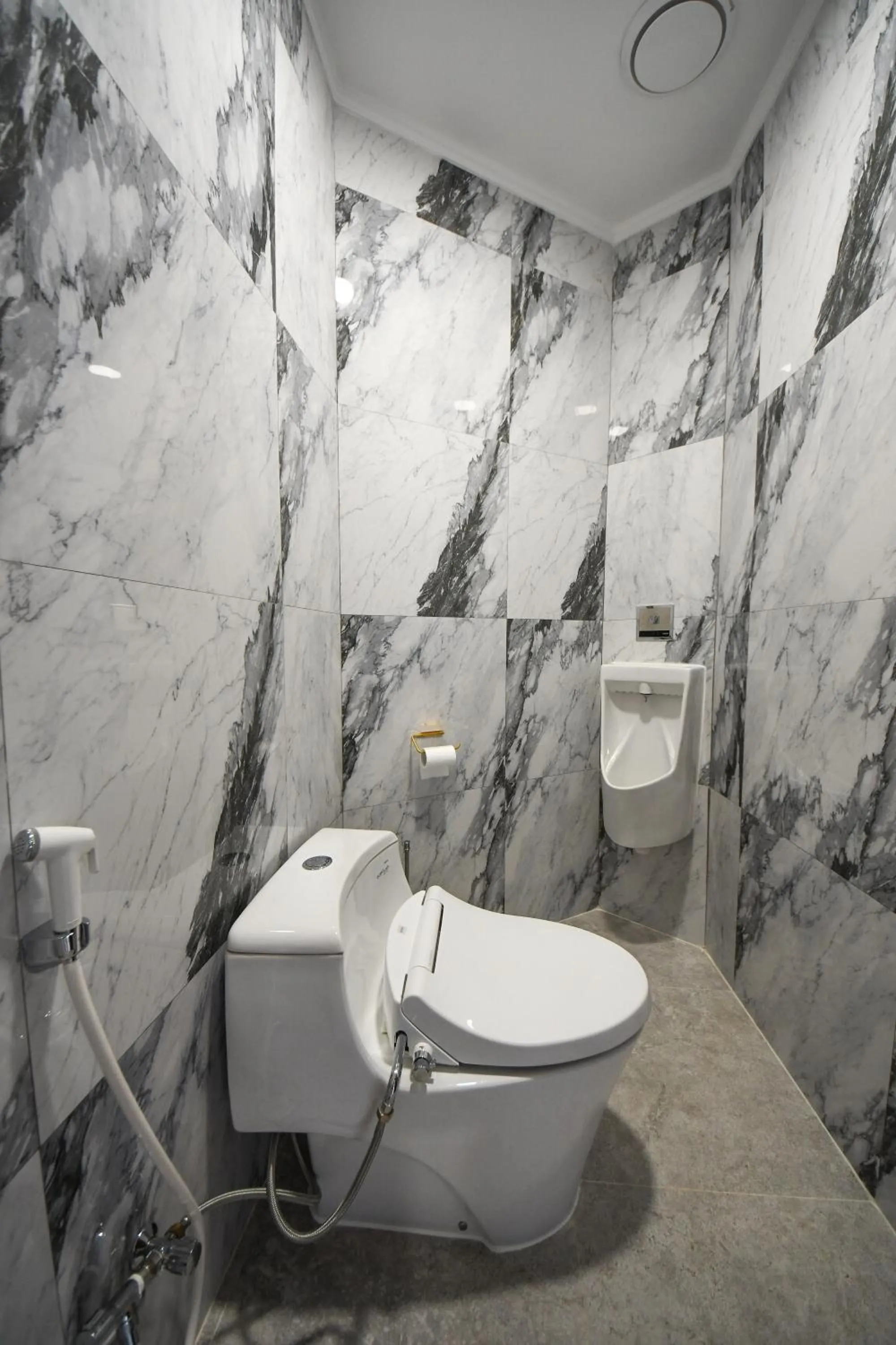 Toilet in Casa de Monique Villas & Glamping Retreat