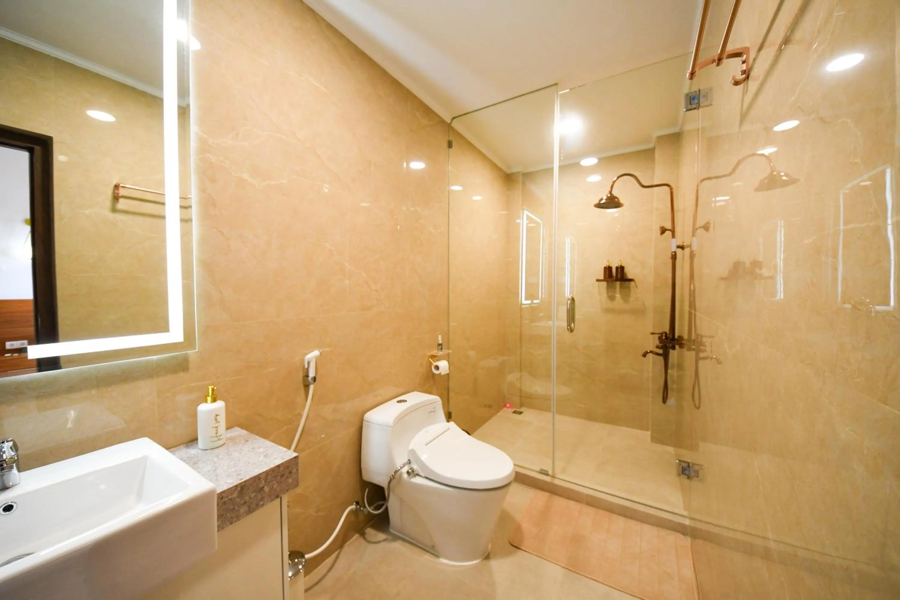 Toilet in Casa de Monique Villas & Glamping Retreat