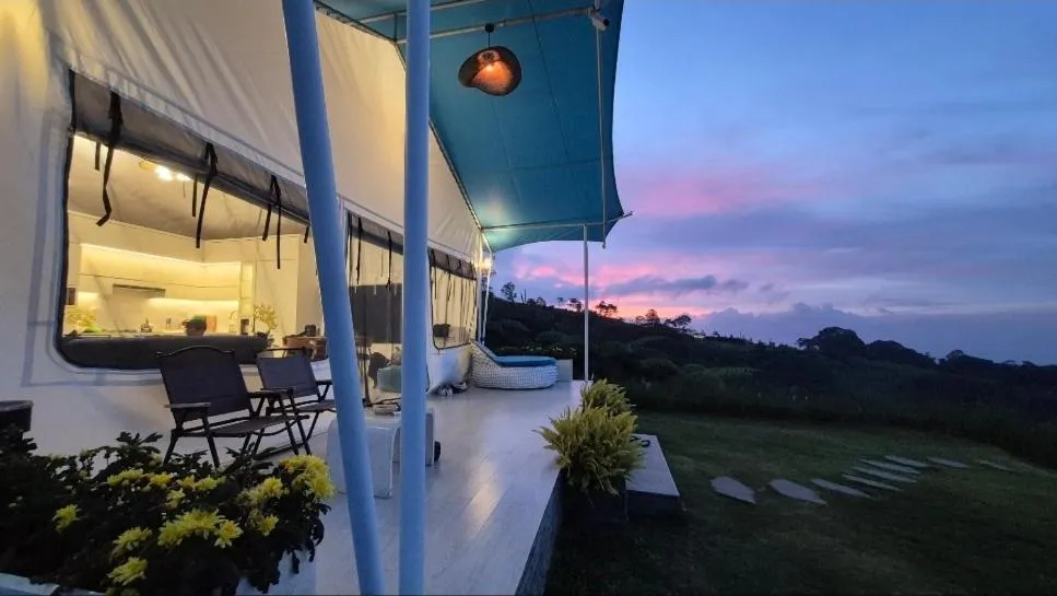 Casa de Monique Villas & Glamping Retreat