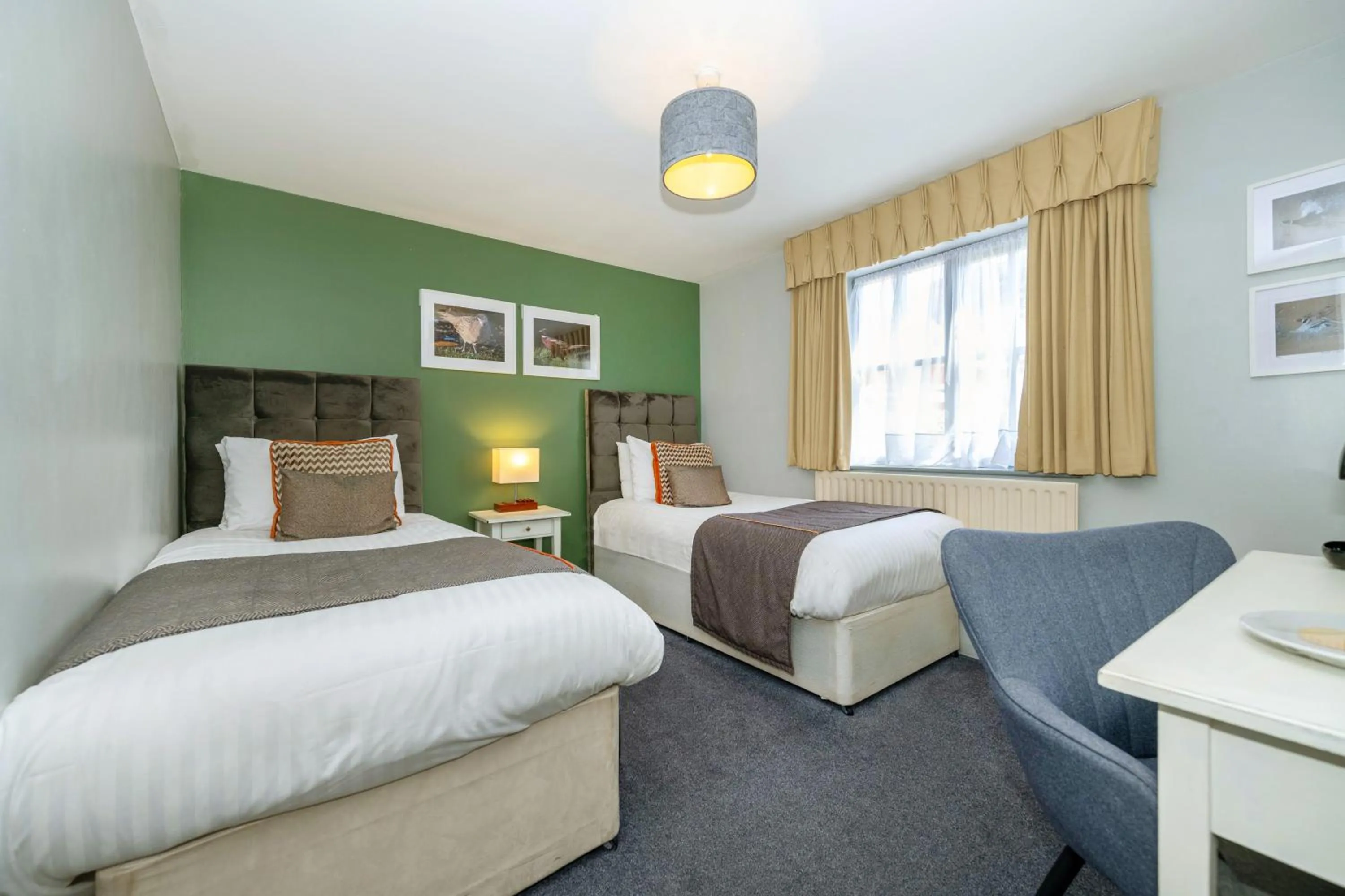 Photo of the whole room, Bed in The Old Pheasant