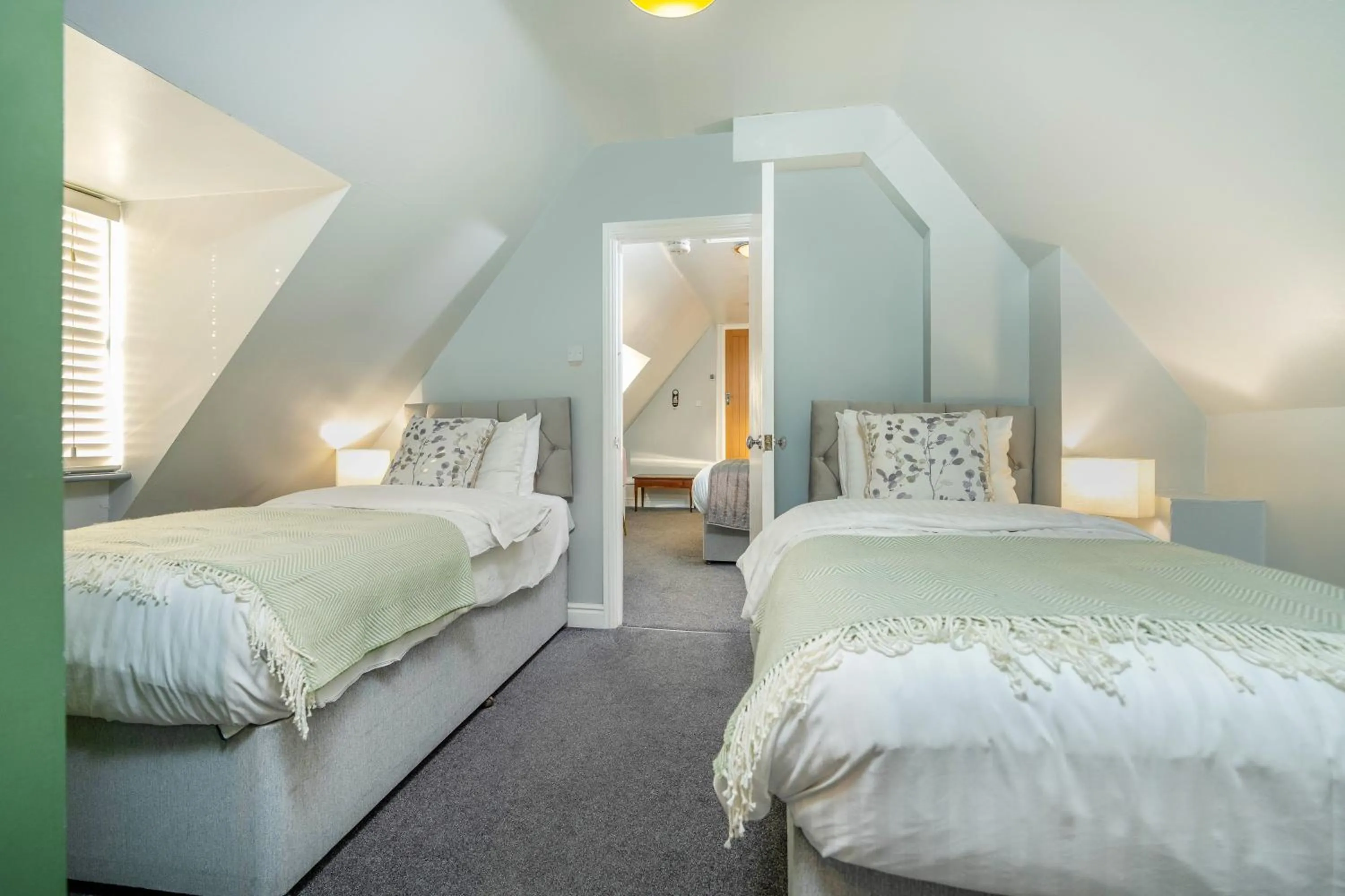 Family, Bed in The Old Pheasant