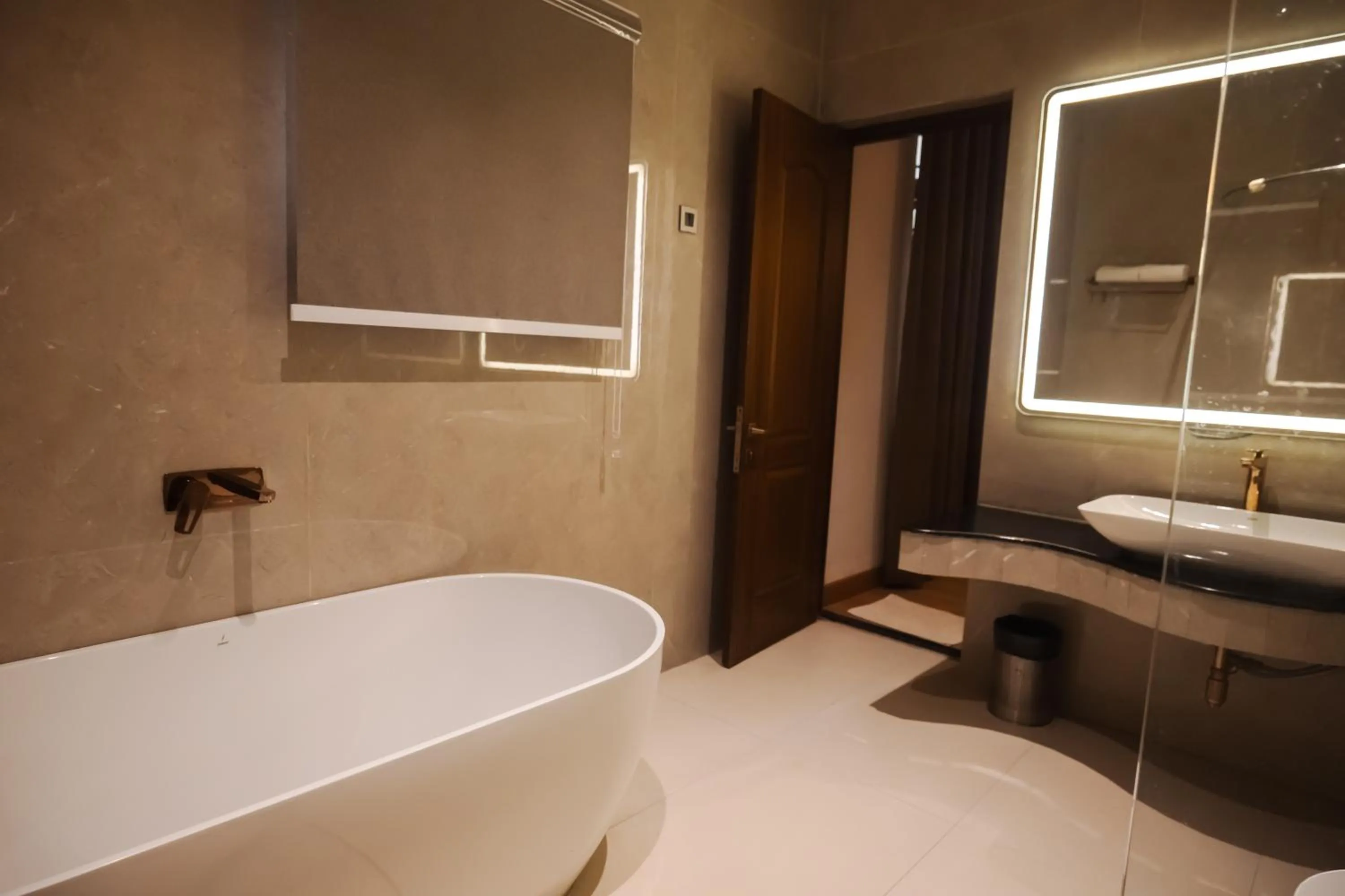 Bath in DNC Shevaroys Resorts & Spa