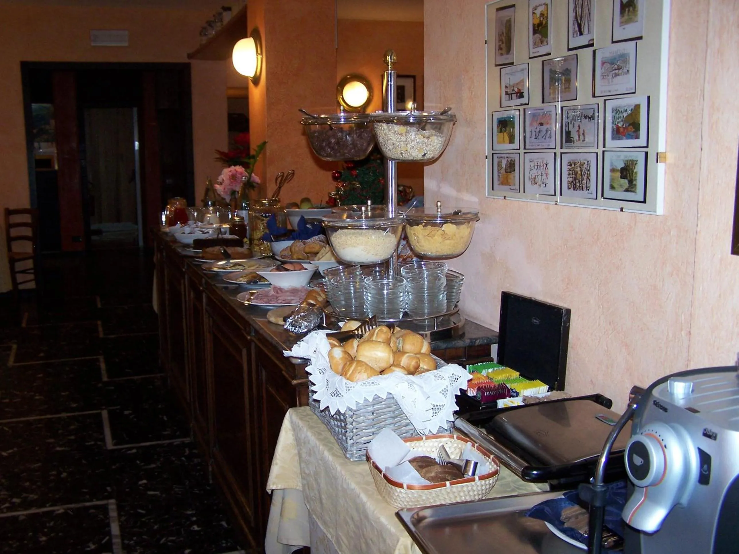 Buffet breakfast in Hotel Bucaneve
