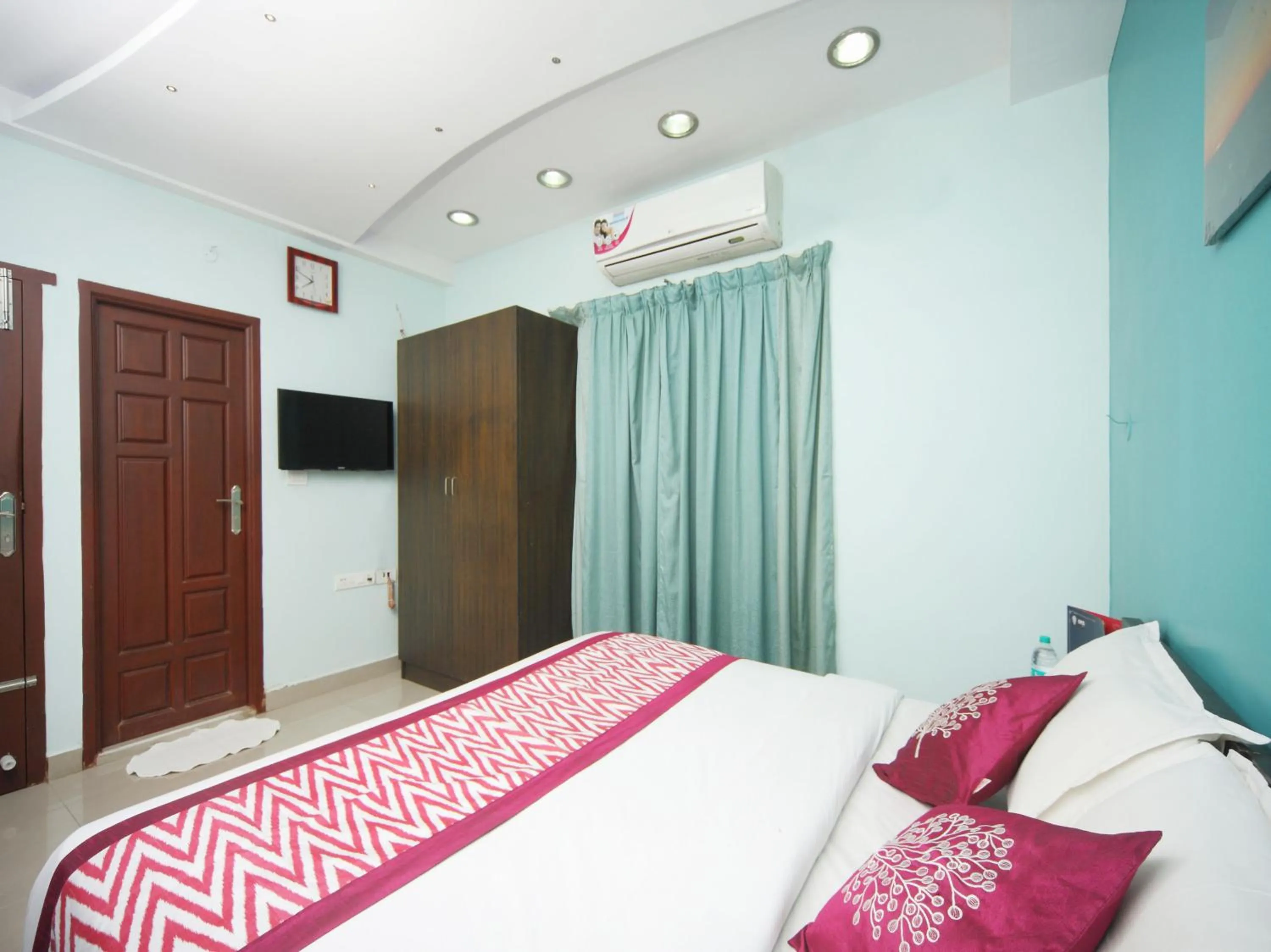 Bedroom, Bed in Max Classic Serviced Apartment