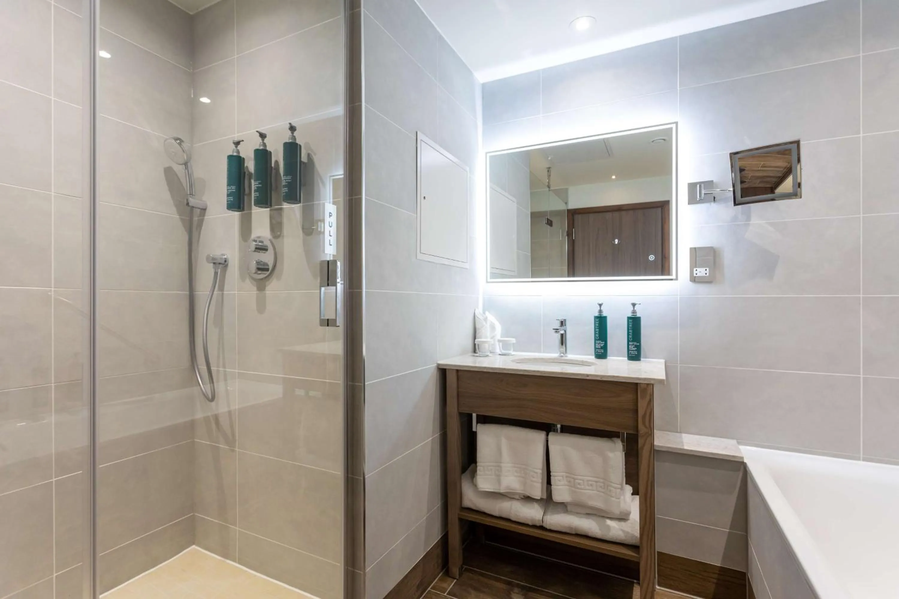 Bathroom in DoubleTree by Hilton Hotel Nottingham - Gateway