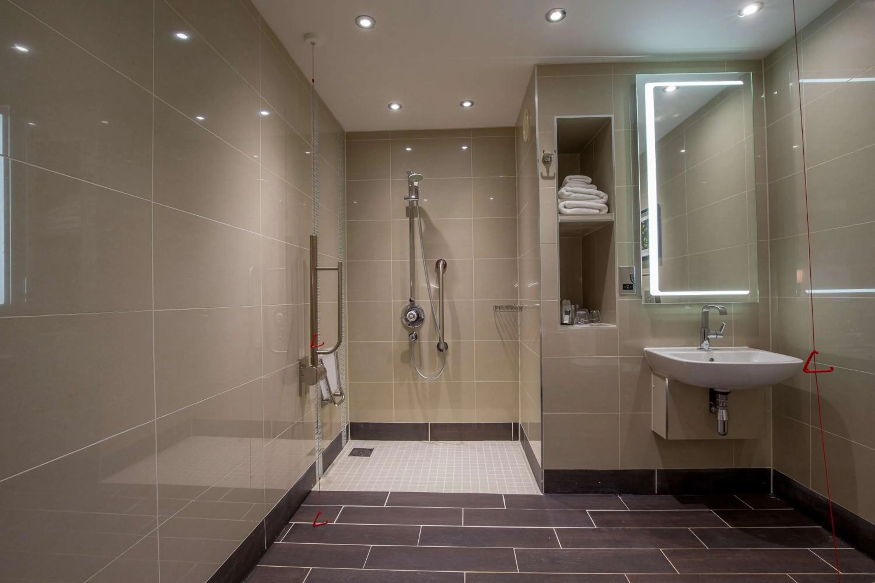 Bathroom in DoubleTree by Hilton Hotel Nottingham - Gateway