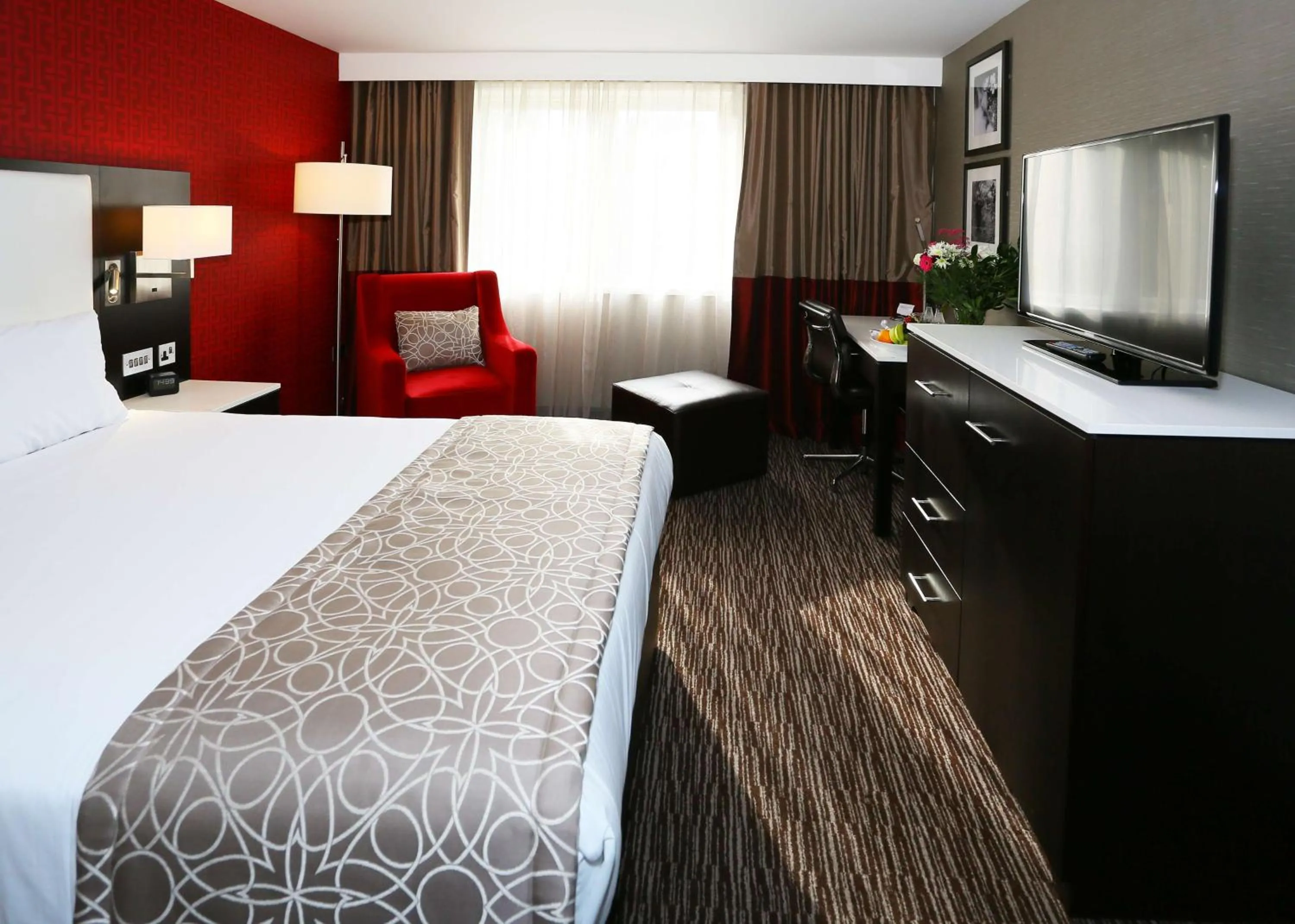 Bedroom, Bed in DoubleTree by Hilton Hotel Nottingham - Gateway