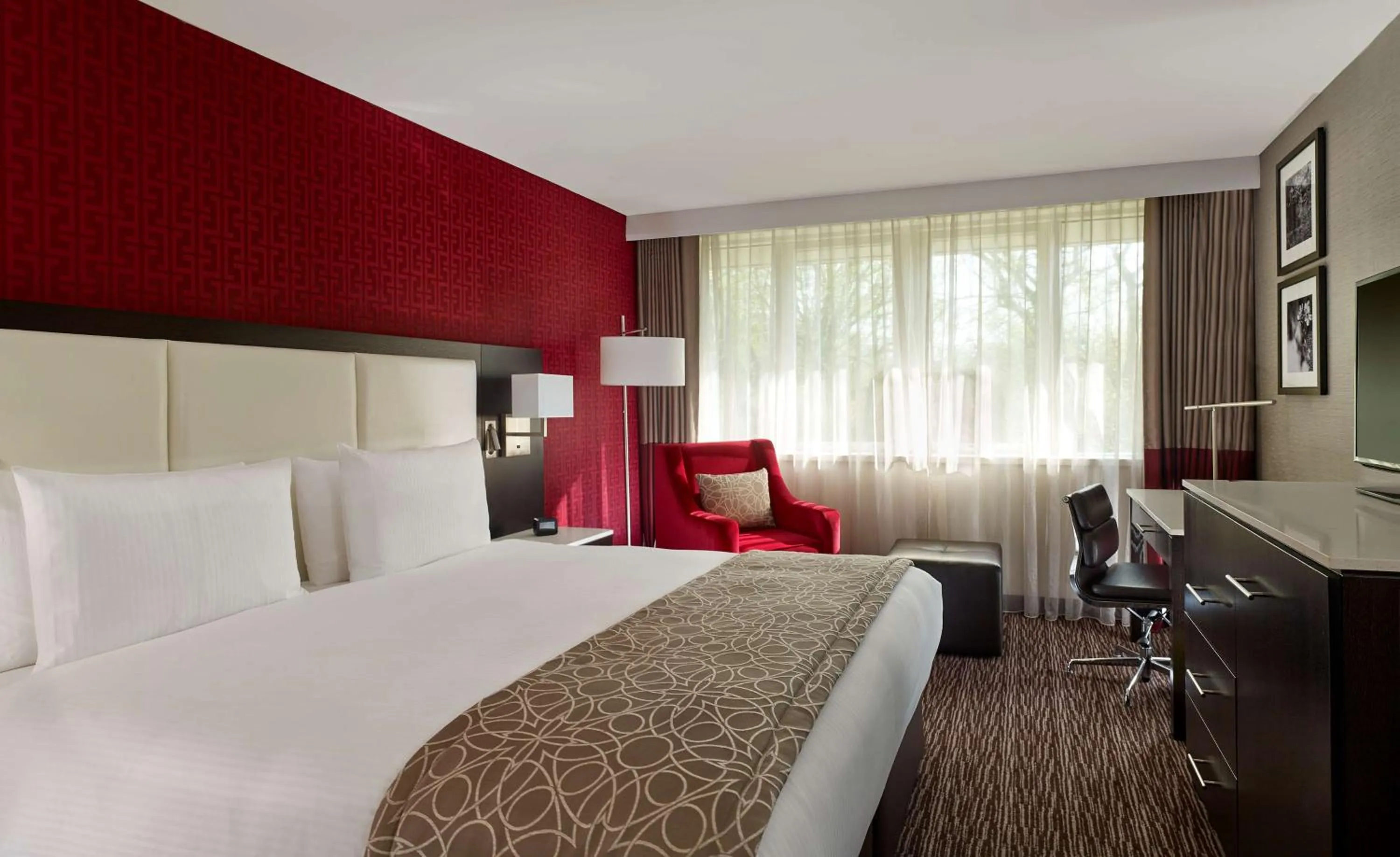 Bedroom, Bed in DoubleTree by Hilton Hotel Nottingham - Gateway
