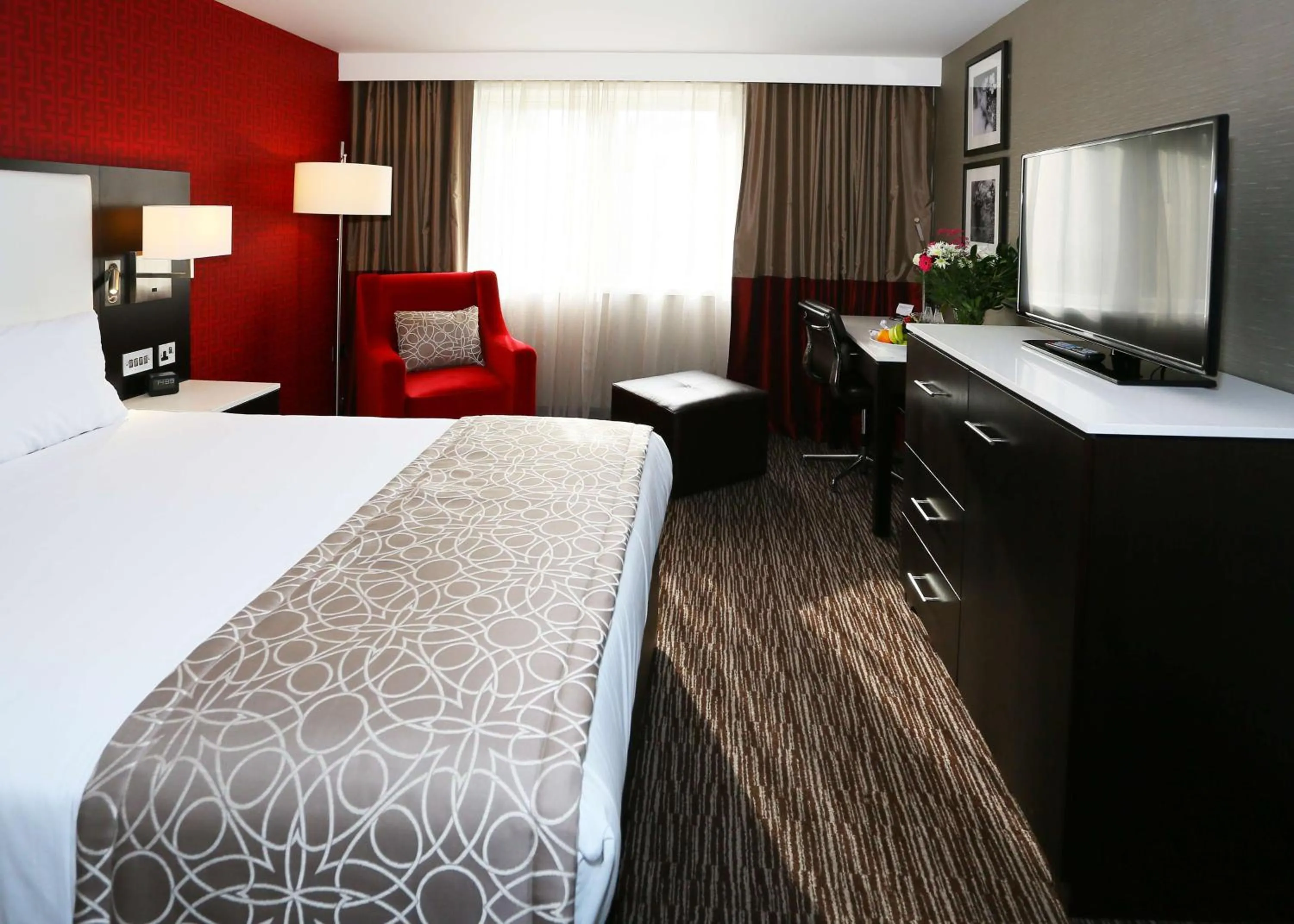 Bedroom, Bed in DoubleTree by Hilton Hotel Nottingham - Gateway