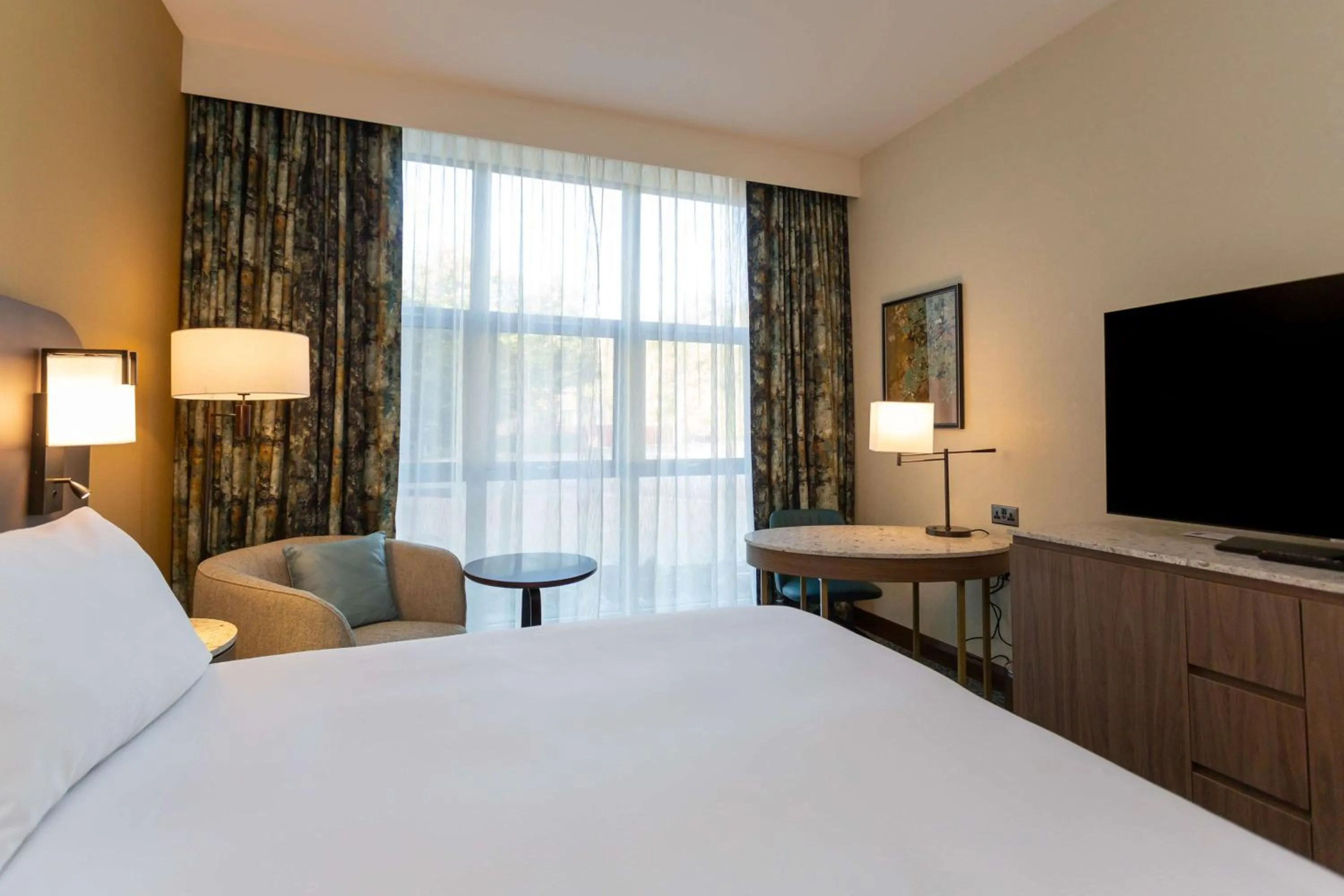 Bedroom, Bed in DoubleTree by Hilton Hotel Nottingham - Gateway