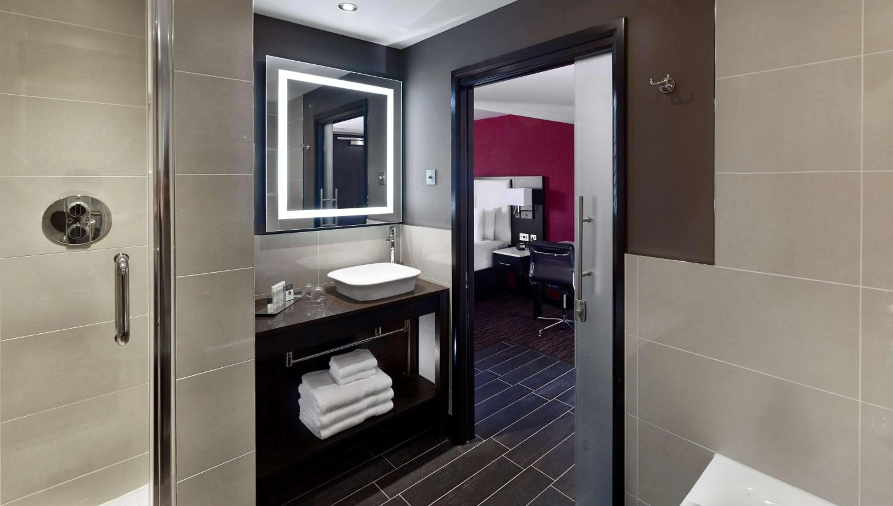 Bedroom in DoubleTree by Hilton Hotel Nottingham - Gateway