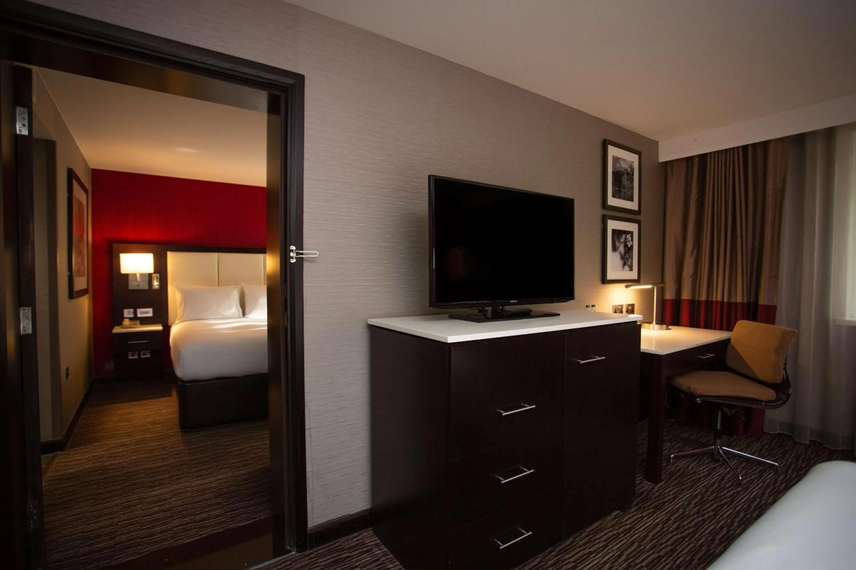 Bedroom, Bed in DoubleTree by Hilton Hotel Nottingham - Gateway