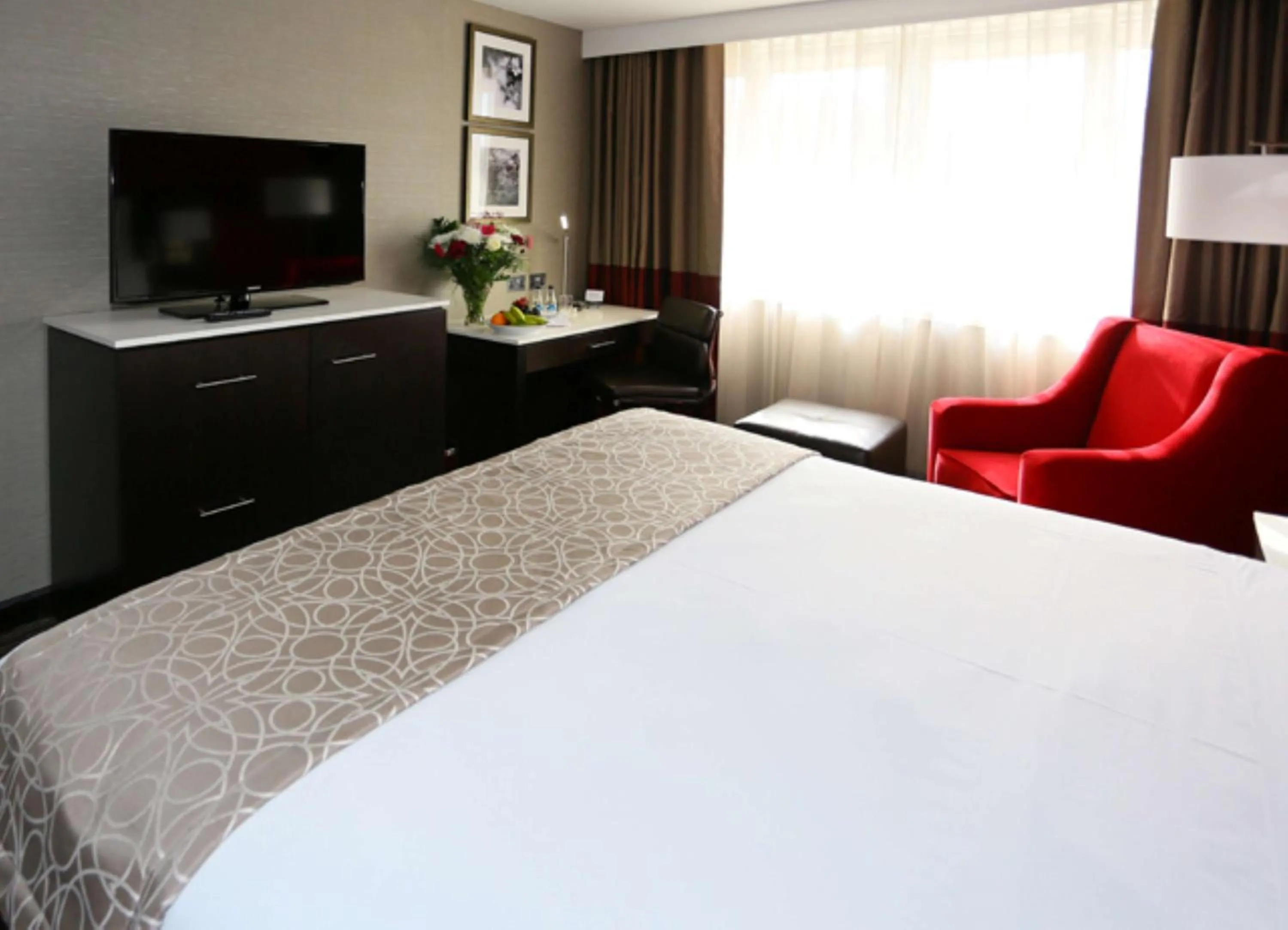 Bedroom, Bed in DoubleTree by Hilton Hotel Nottingham - Gateway