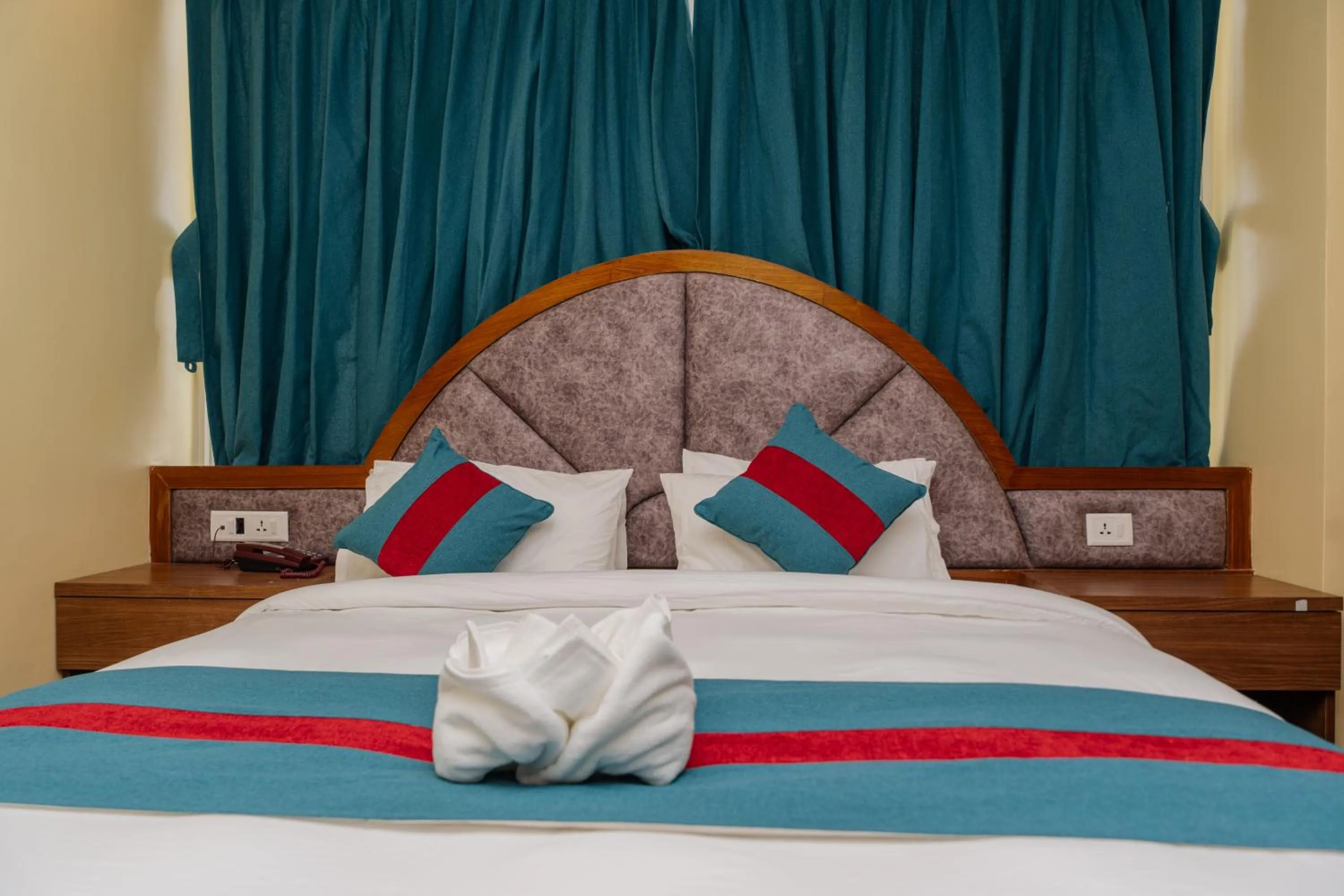 Bedroom, Bed in Hotel Royal Airport