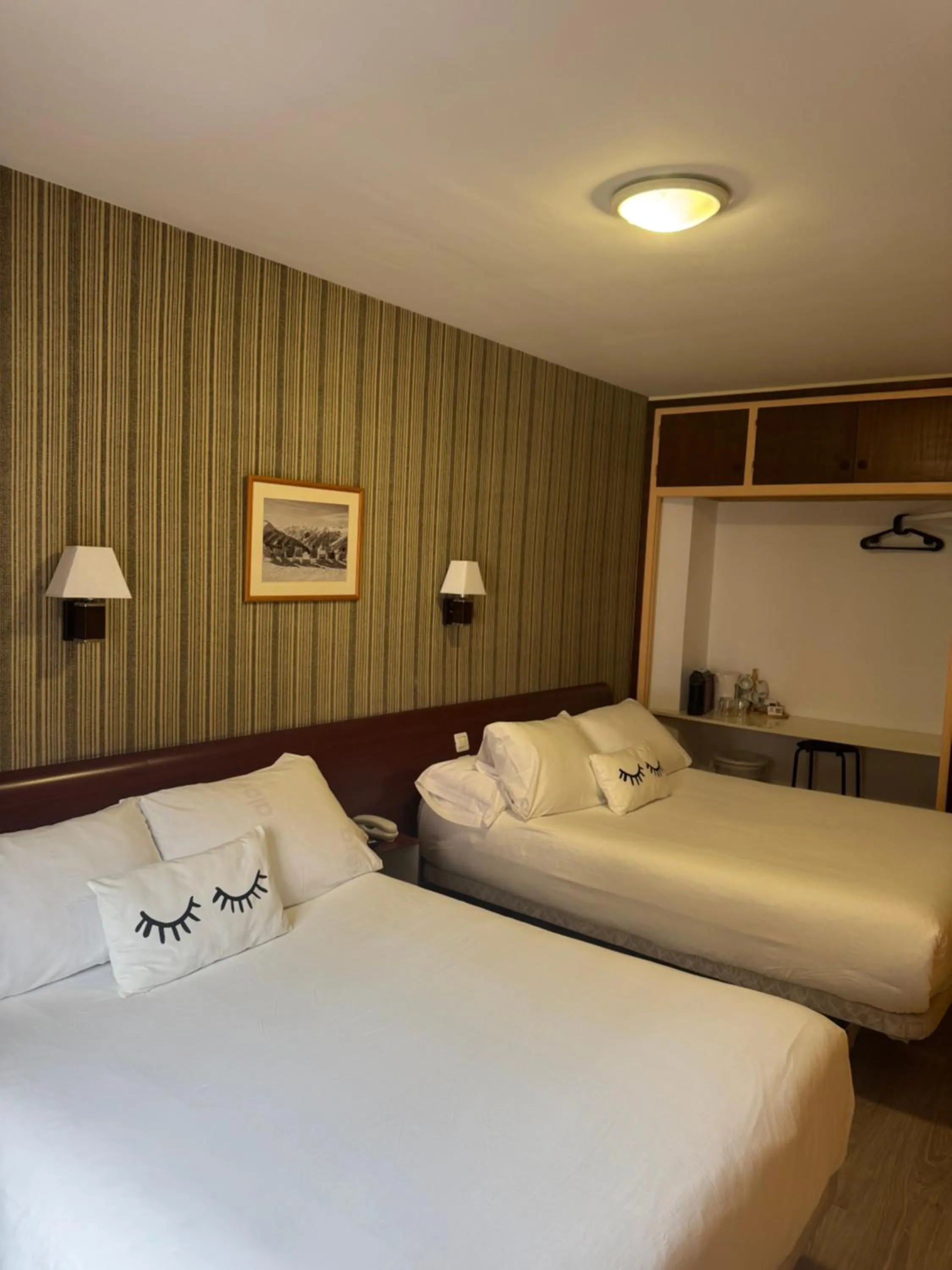 Photo of the whole room, Bed in Hotel Copacabana