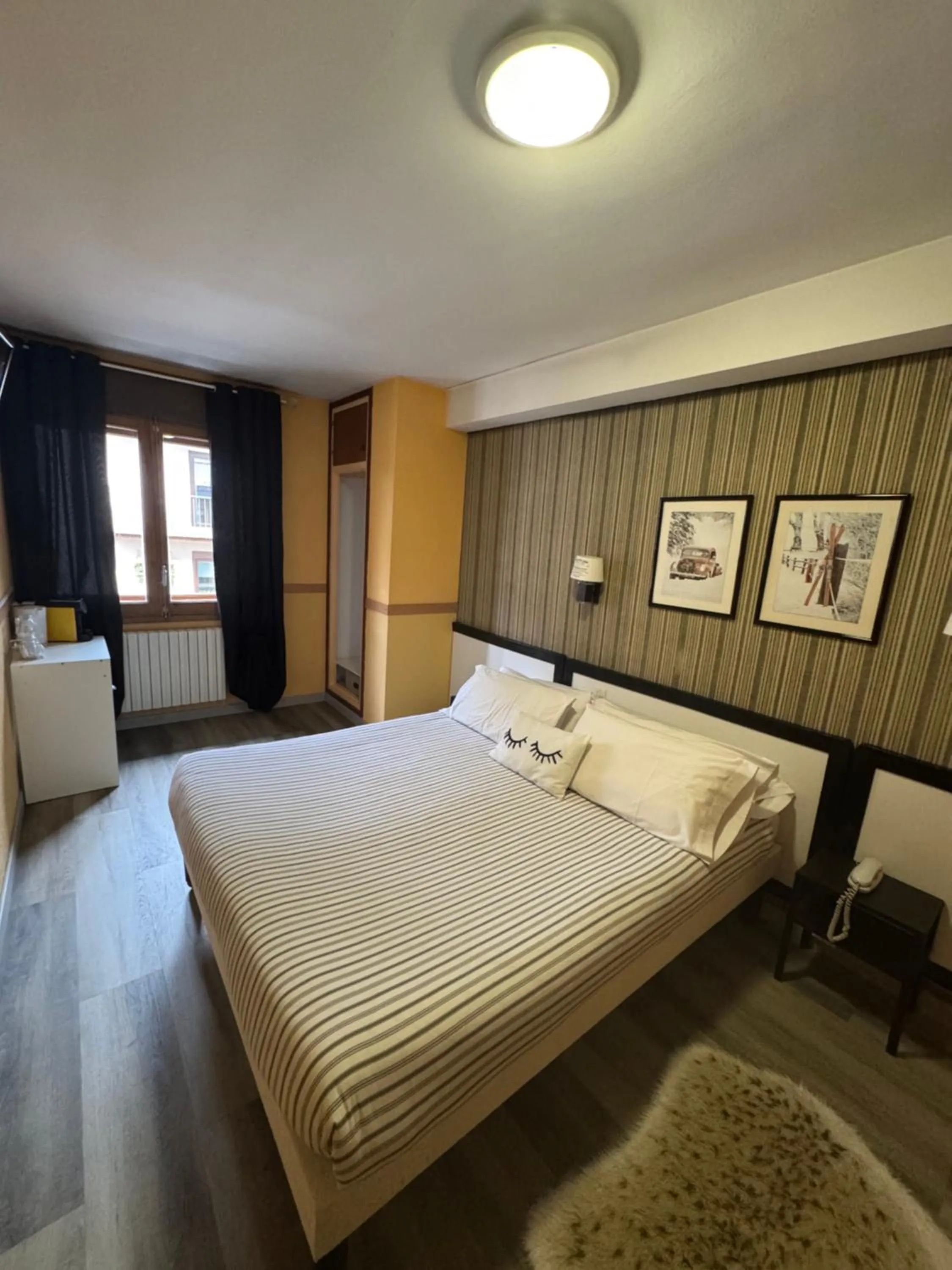 Photo of the whole room, Bed in Hotel Copacabana